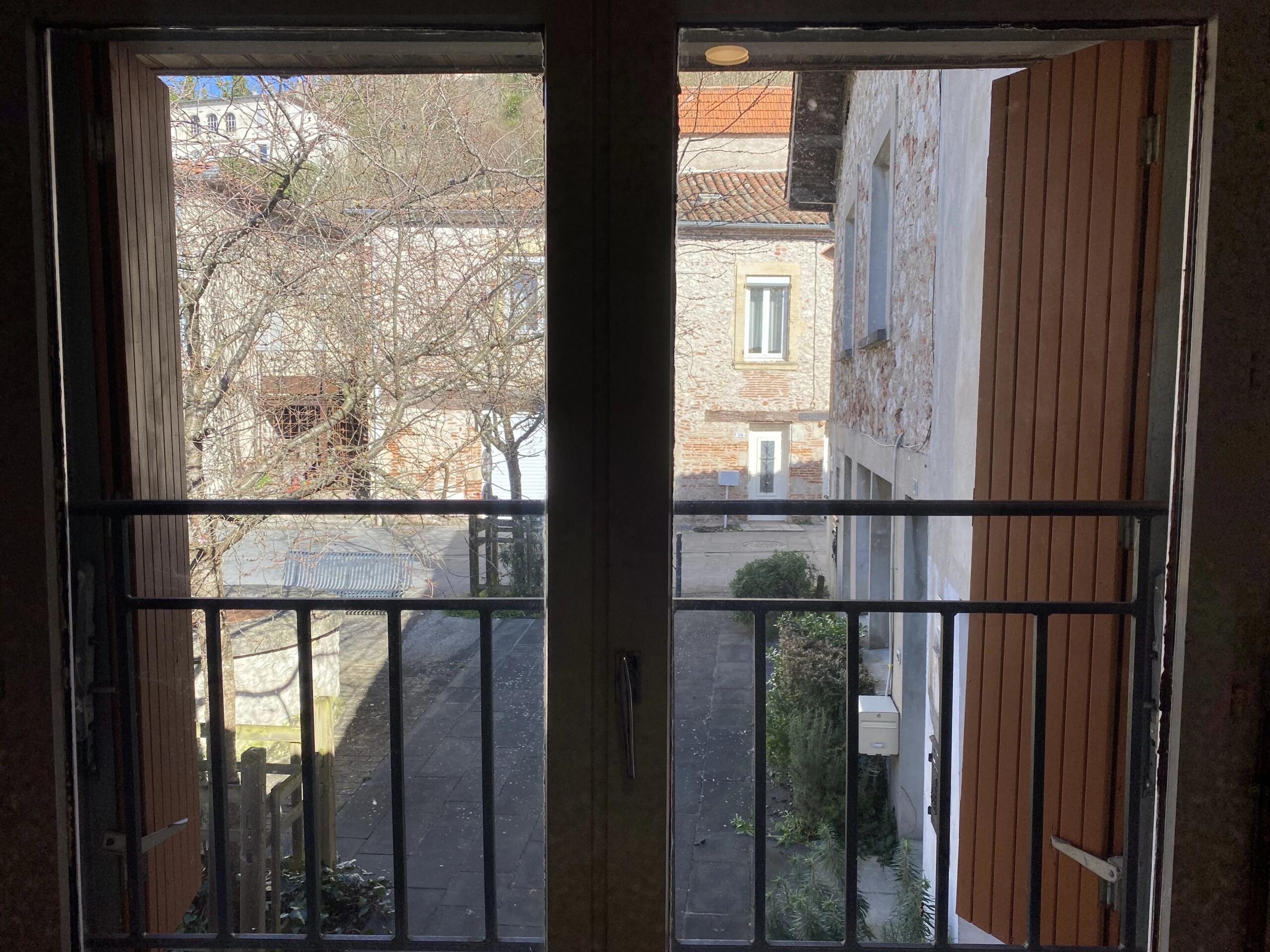 Charming stone house in the heart of historic Penne-d’Agenais with stunning basilica views, Aquitaine – France – BVI84616