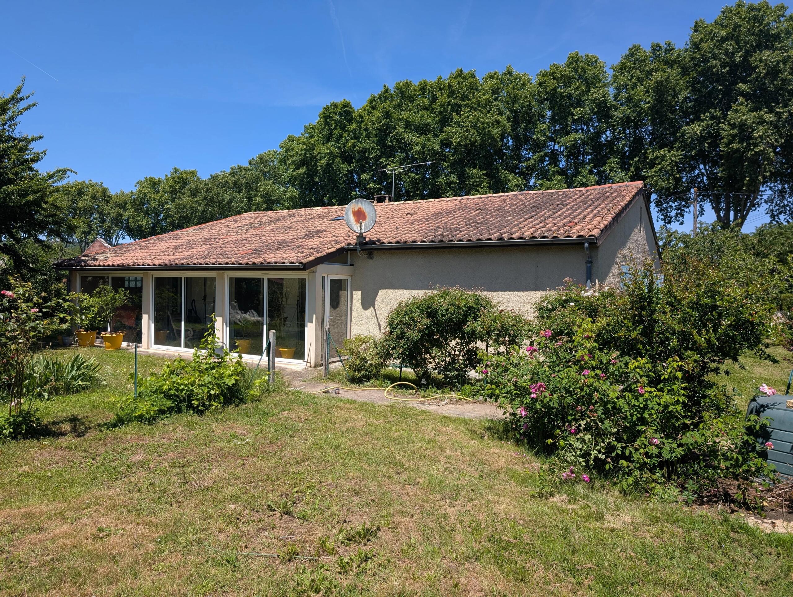 Modern cottage in a quiet riverside commune, Aquitaine – France – BVI85818