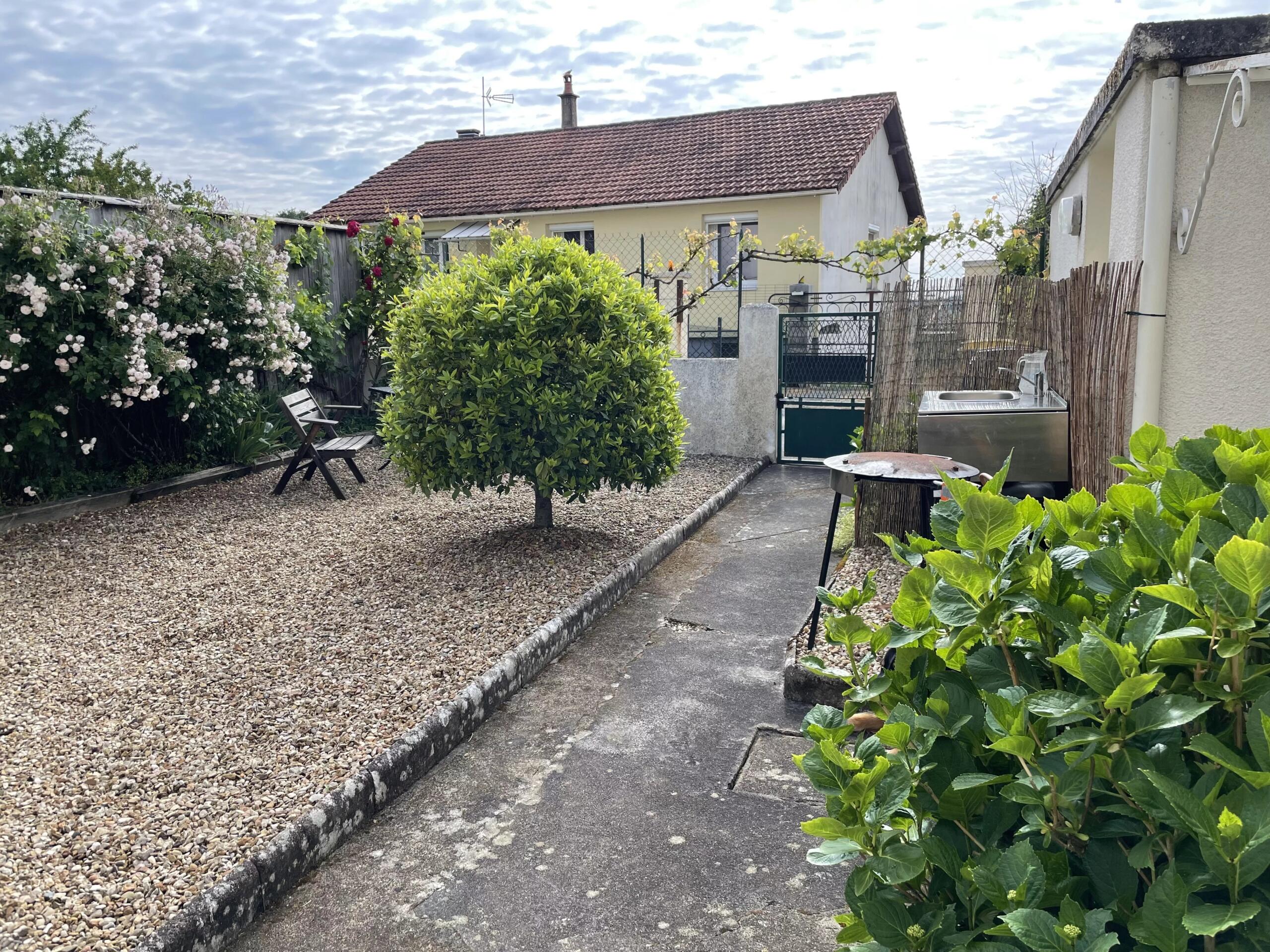 Sweet village house in Sanxay, Poitou-Charentes – France – BVI84549