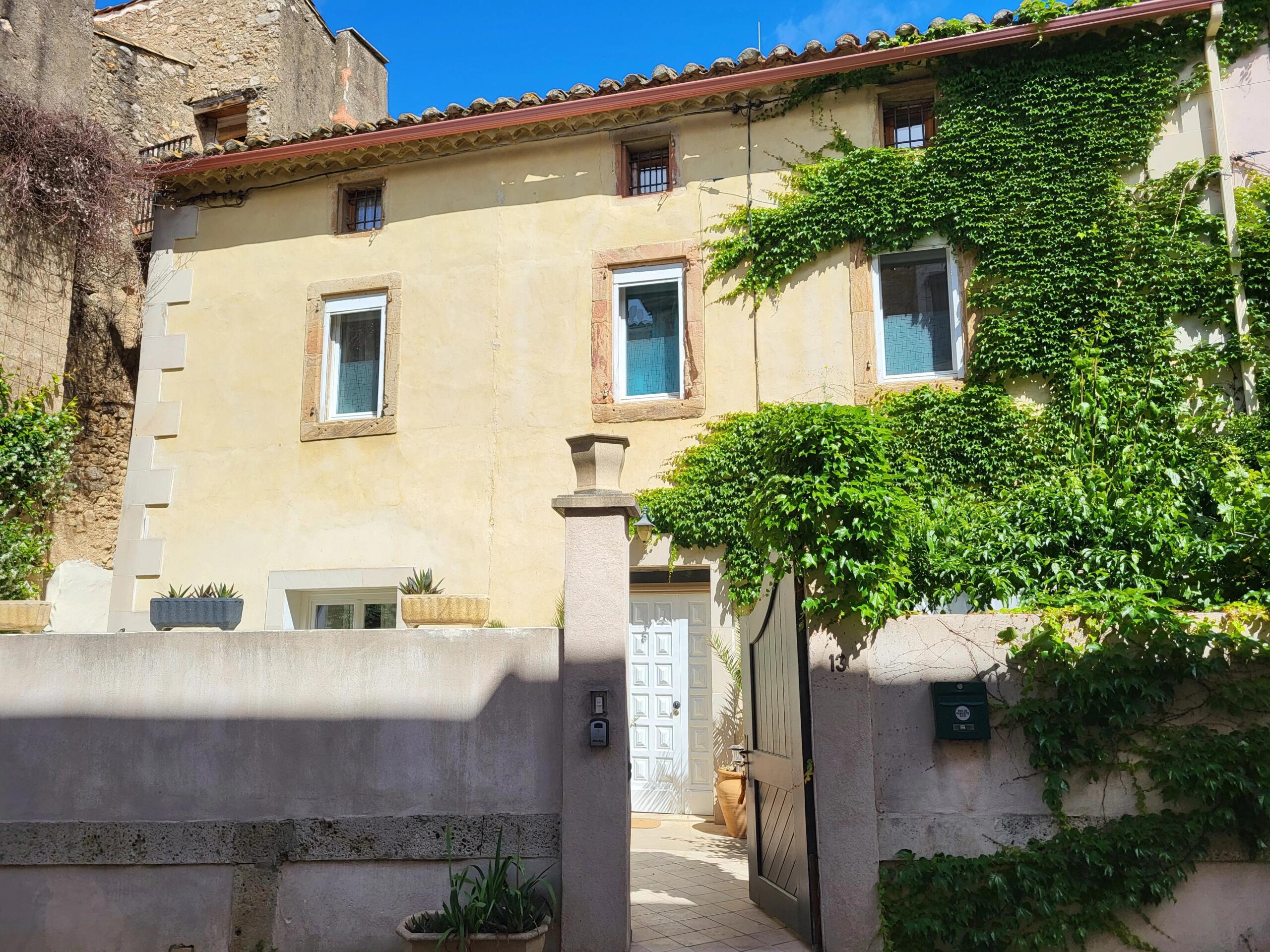 Character Property with great Guest House Potential with 5 en suite bedrooms, Languedoc-Roussillon – France – BVI85732