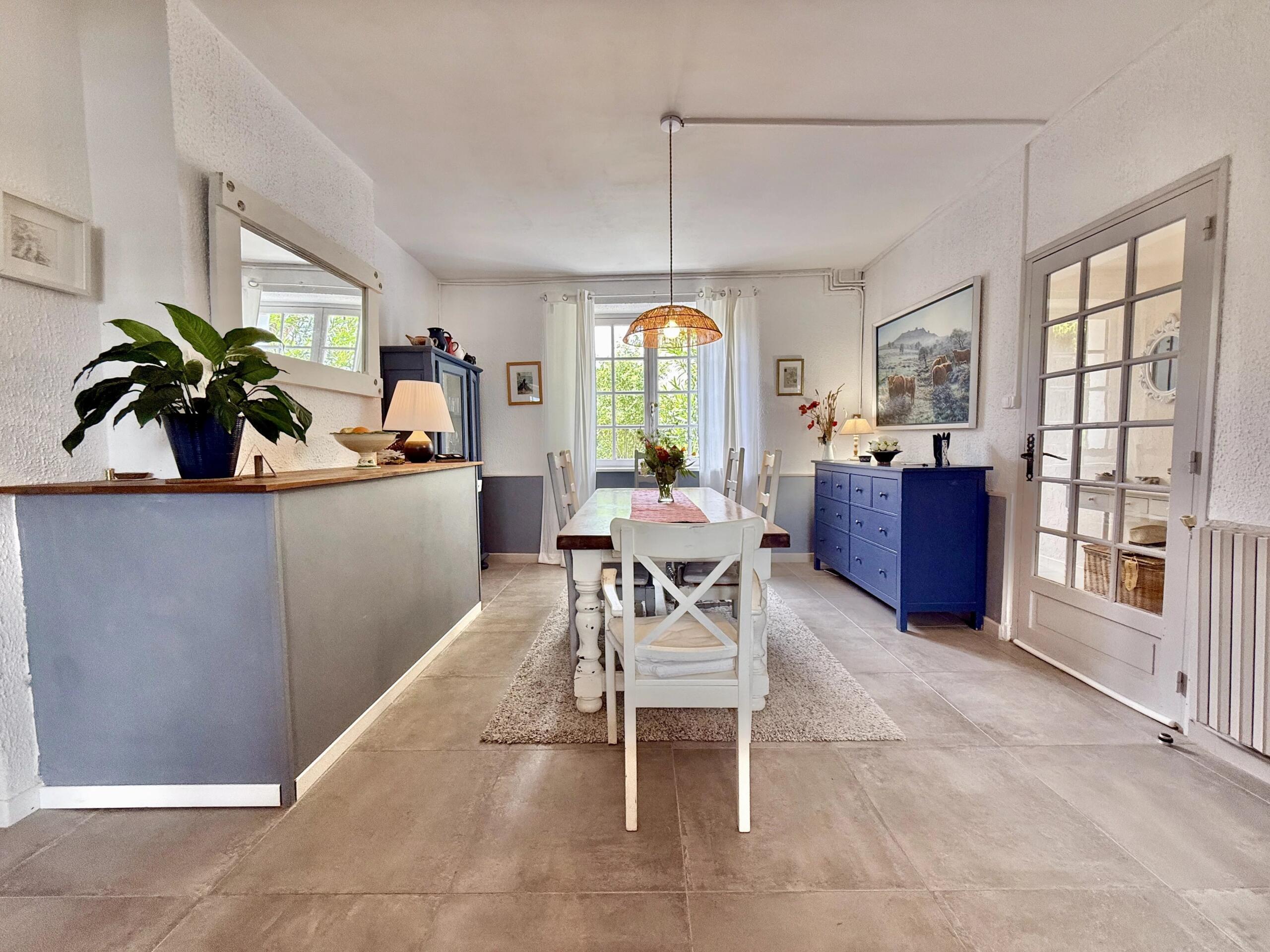 Character property with pool and gated, walled garden, Languedoc-Roussillon – France – BVI85489