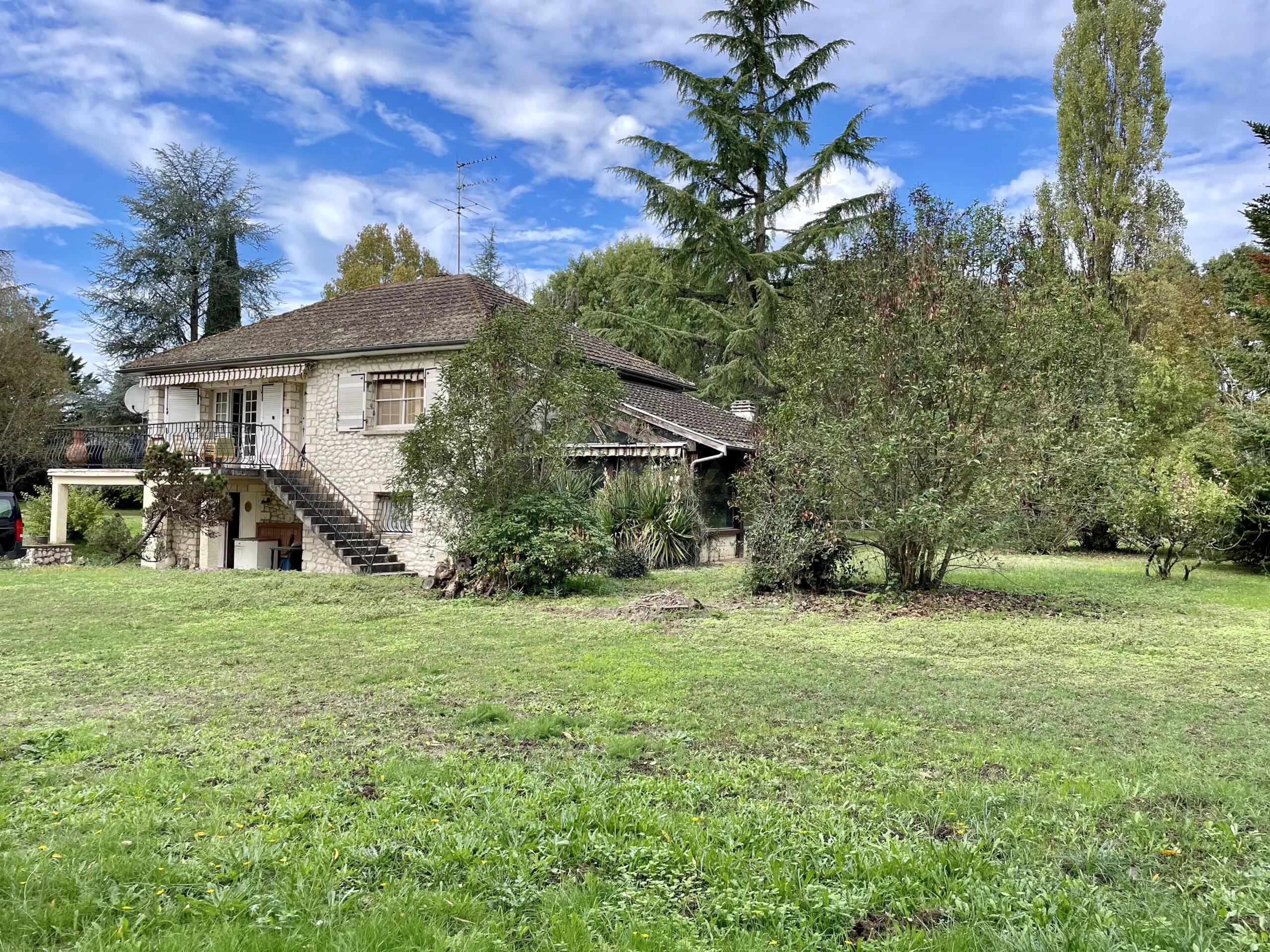 House on the banks of the Dordogne, Aquitaine – France – BVI67005