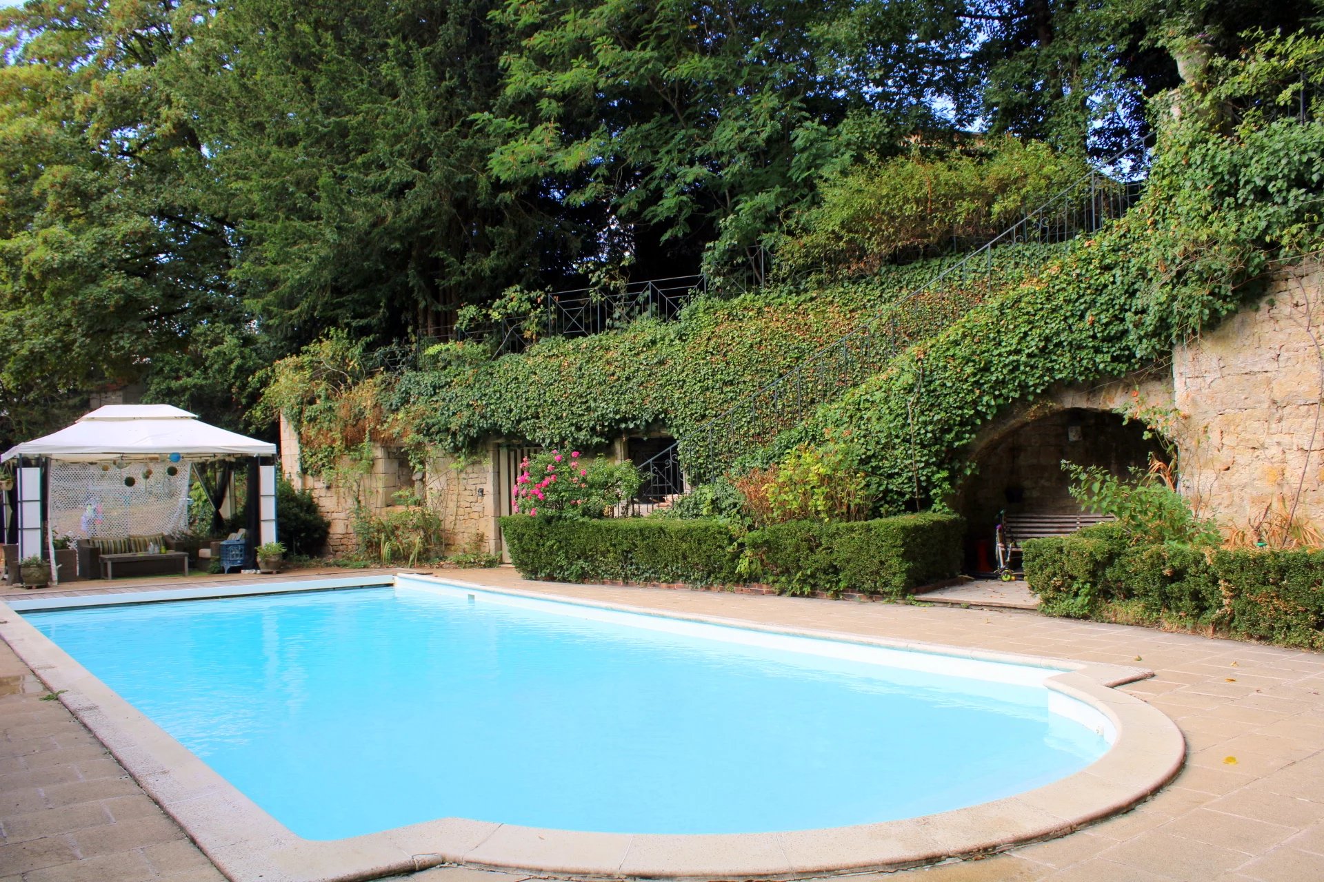 Historic manor house with heated pool and guest house, Poitou-Charentes – France – BVI85760
