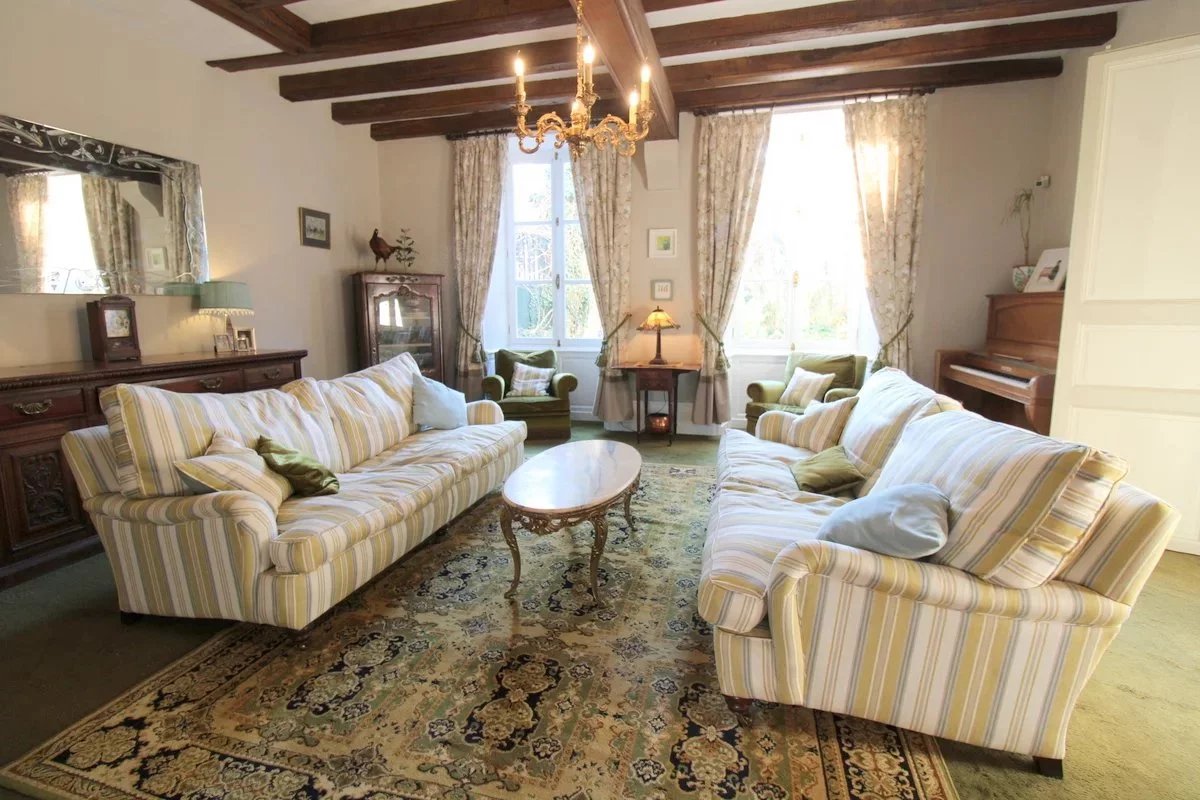 Historic manor house with heated pool and guest house, Poitou-Charentes – France – BVI85760