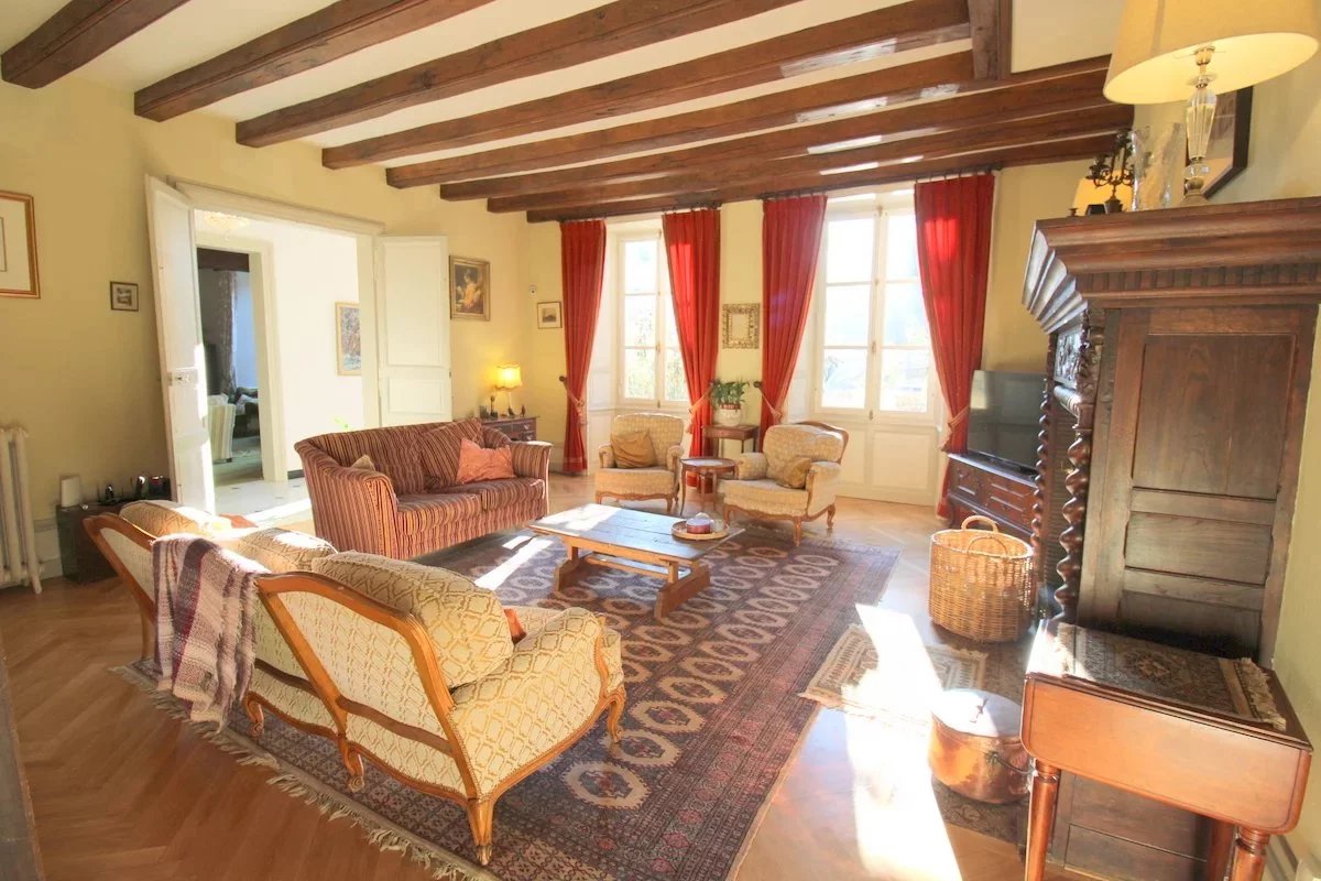 Historic manor house with heated pool and guest house, Poitou-Charentes – France – BVI85760