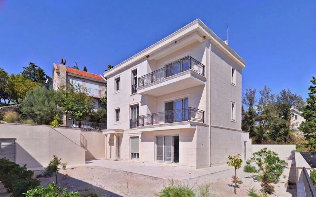 Premiere on the Budva Riviera: A Brand-New Luxury Villa in Reževići