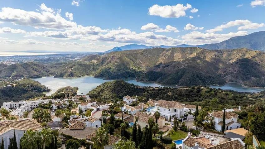 4 bedroom Villa in Istan, Malaga, Spain – 428-05334D