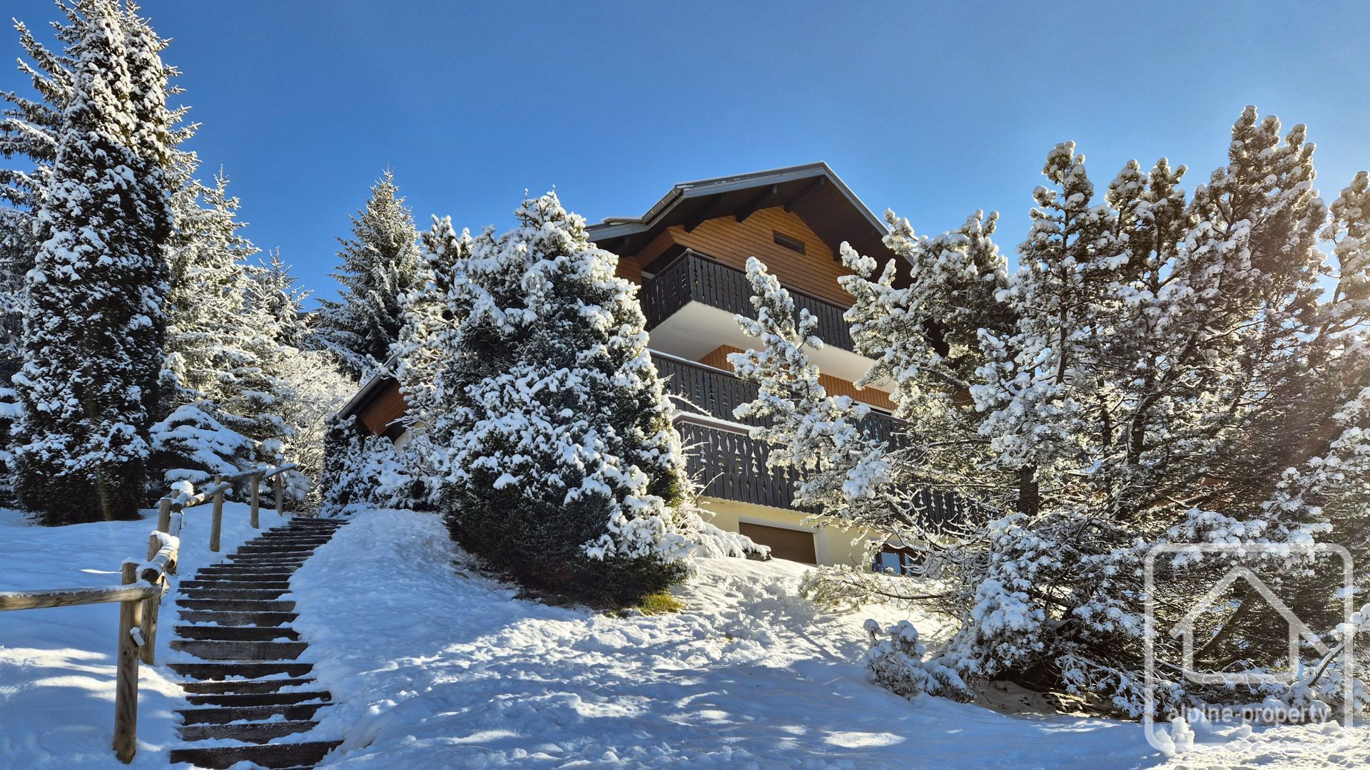 A Spacious 2 Bedroom Apartment Located In One Of Chatel’s Most Sought After Locations. – APPTGRANDROC3
