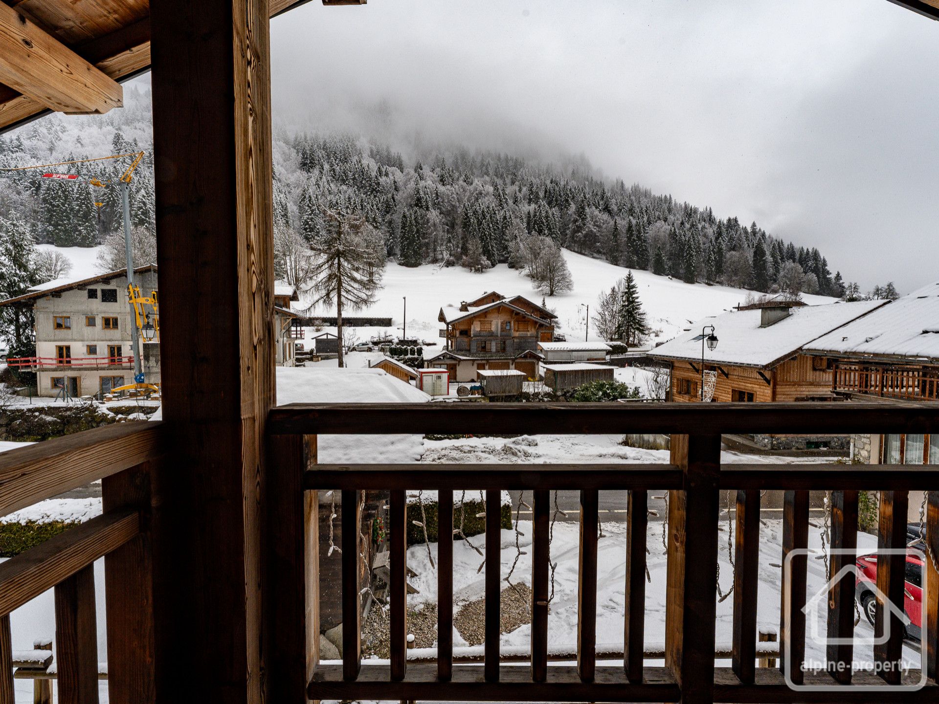 Impeccable 3 Bedroom, 2 Bathroom Recently Built Chalet With Garden And Parking, Near To Morzine Town Centre – COCOON