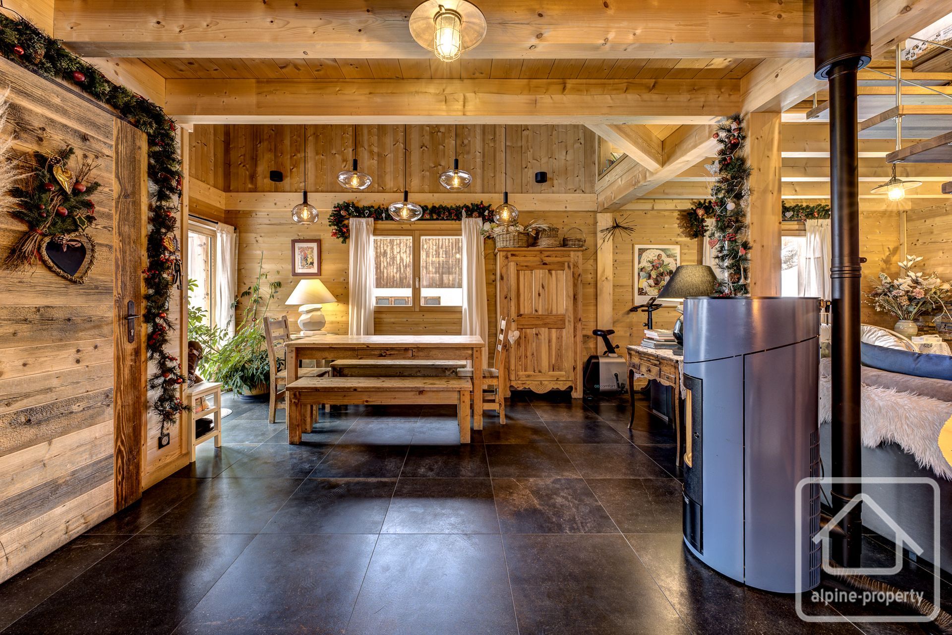 Impeccable 3 Bedroom, 2 Bathroom Recently Built Chalet With Garden And Parking, Near To Morzine Town Centre – COCOON
