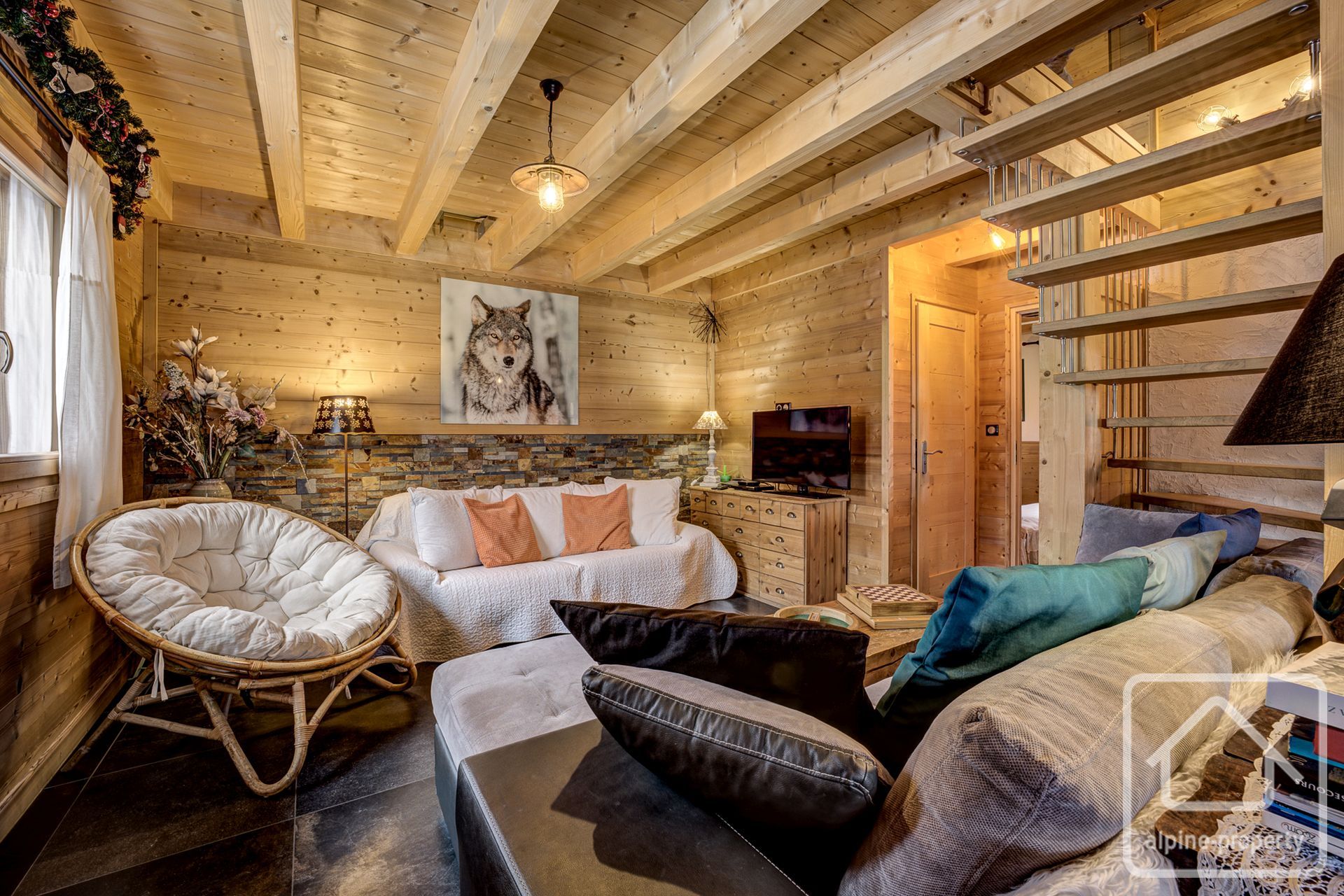 Impeccable 3 Bedroom, 2 Bathroom Recently Built Chalet With Garden And Parking, Near To Morzine Town Centre – COCOON