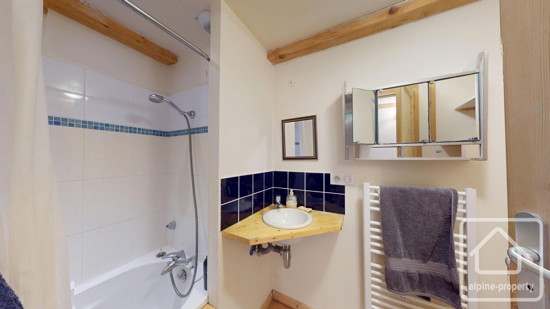 Large 5 Bedroom Chalet In Morzine, With 2 Further Independent Apartments, Garden And Parking – IMPERIAL