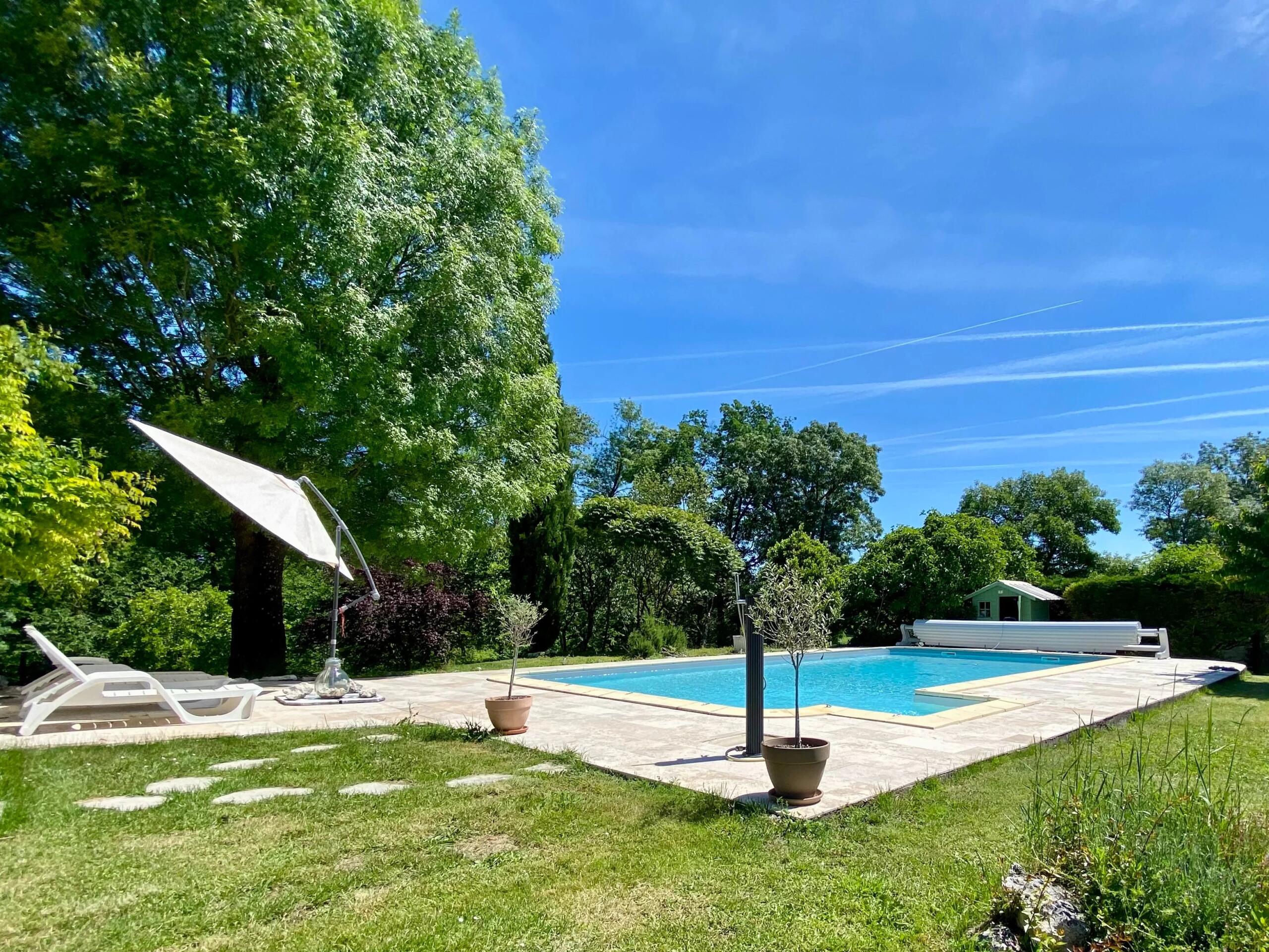 Beautiful single-storey home with pool and within walking distance of Monflanquin, Aquitaine – France – BVI85523