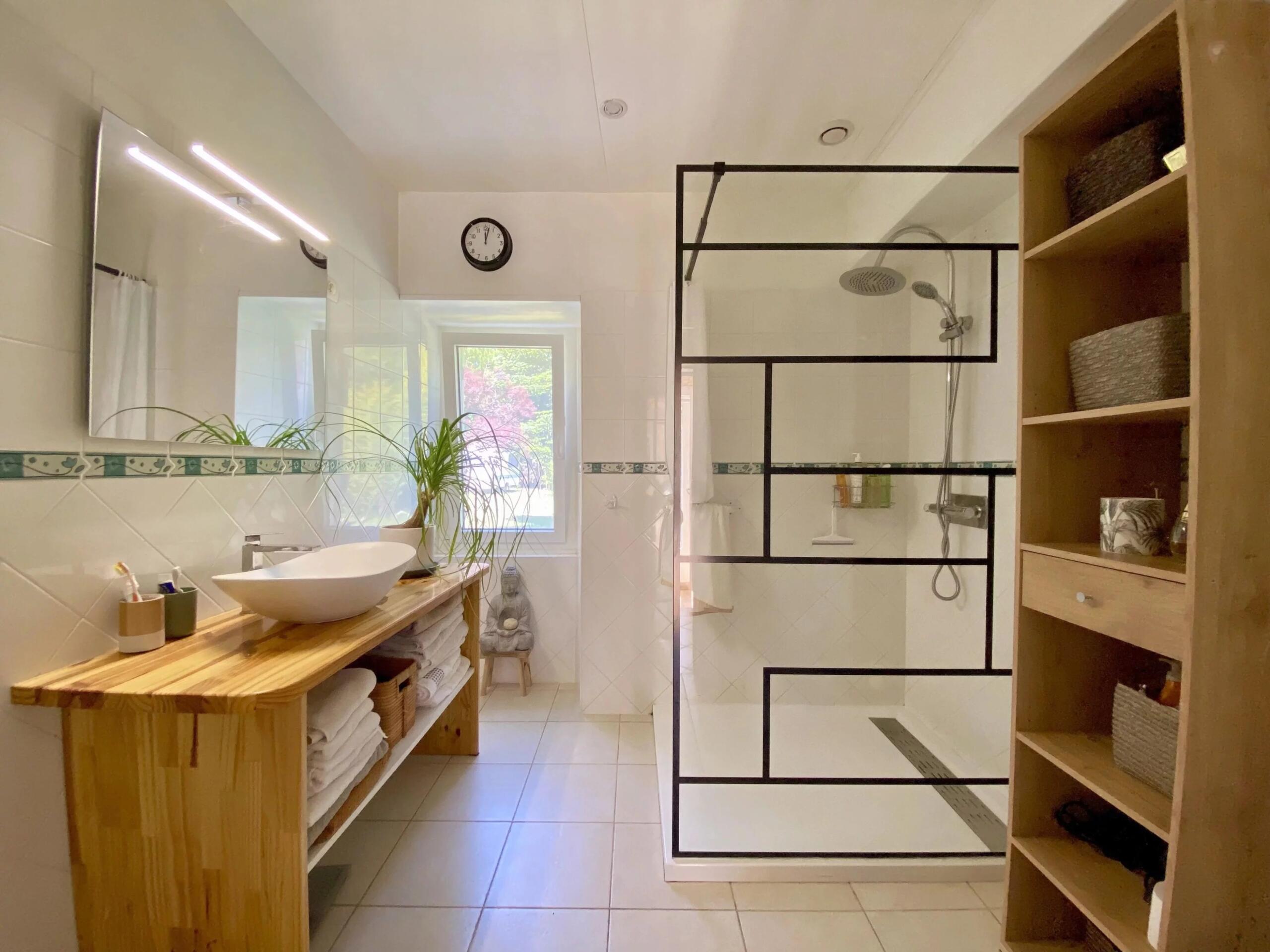 Beautiful single-storey home with pool and within walking distance of Monflanquin, Aquitaine – France – BVI85523