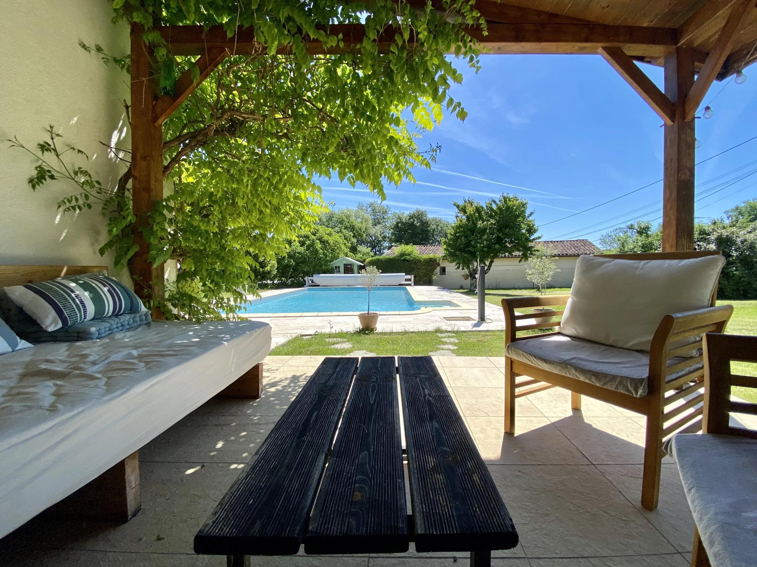 Beautiful single-storey home with pool and within walking distance of Monflanquin, Aquitaine – France – BVI85523