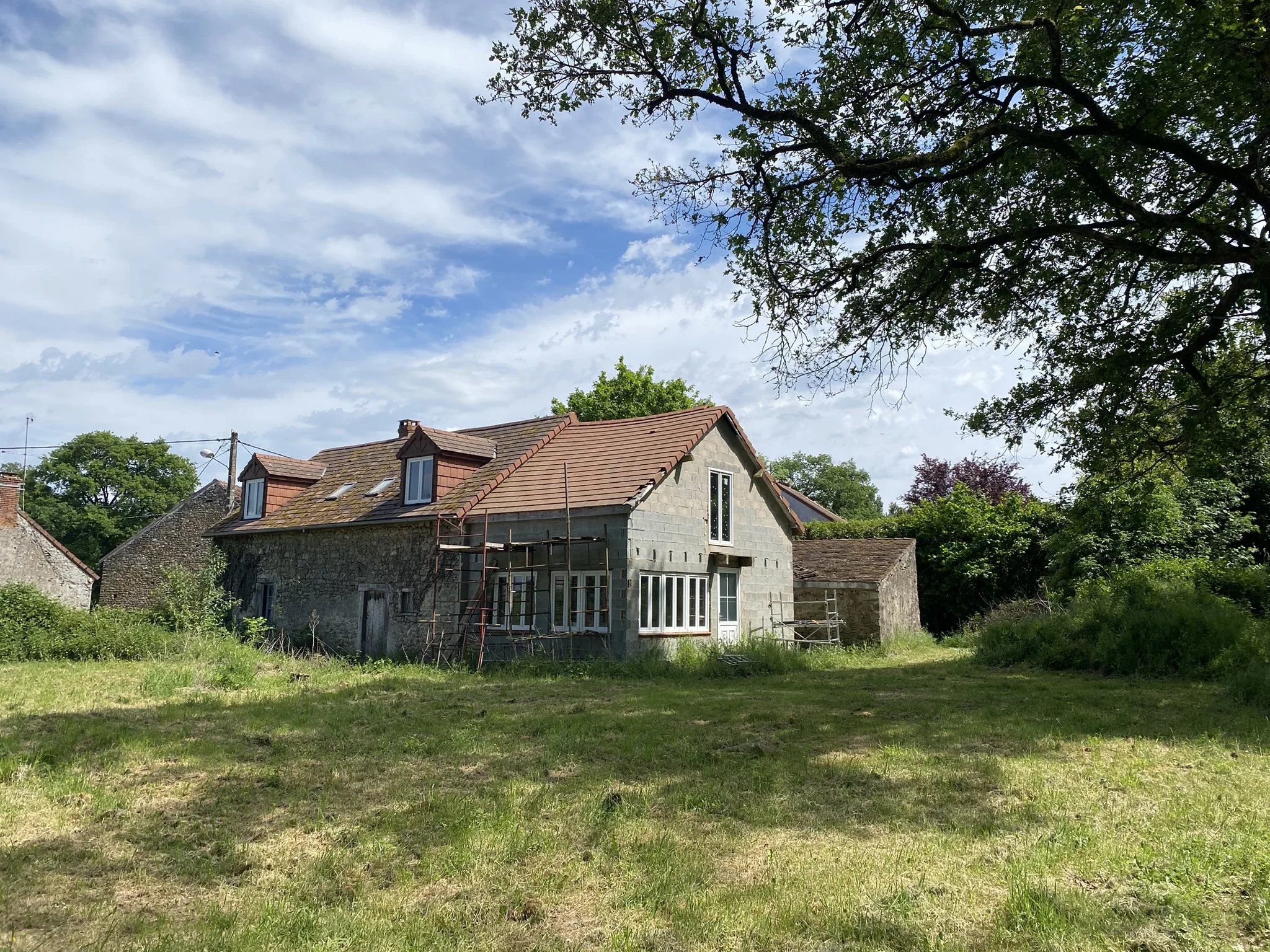A cute house to finish renovating in a hamlet of Saint Léger Magnazeix, Limousin – France – BVI85585