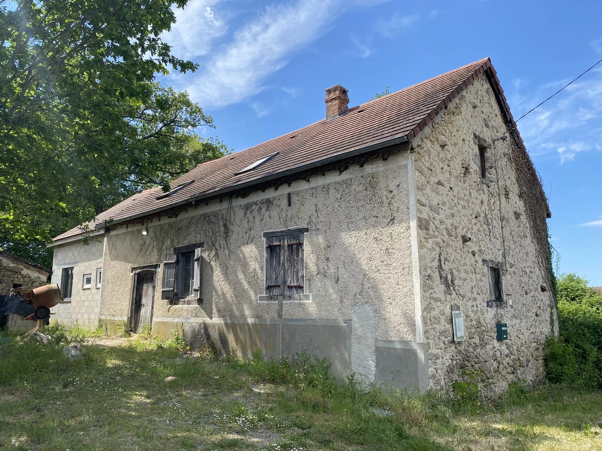 A cute house to finish renovating in a hamlet of Saint Léger Magnazeix, Limousin – France – BVI85585