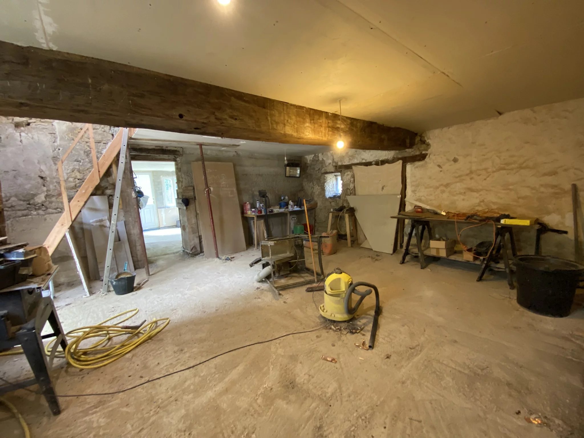 A cute house to finish renovating in a hamlet of Saint Léger Magnazeix, Limousin – France – BVI85585