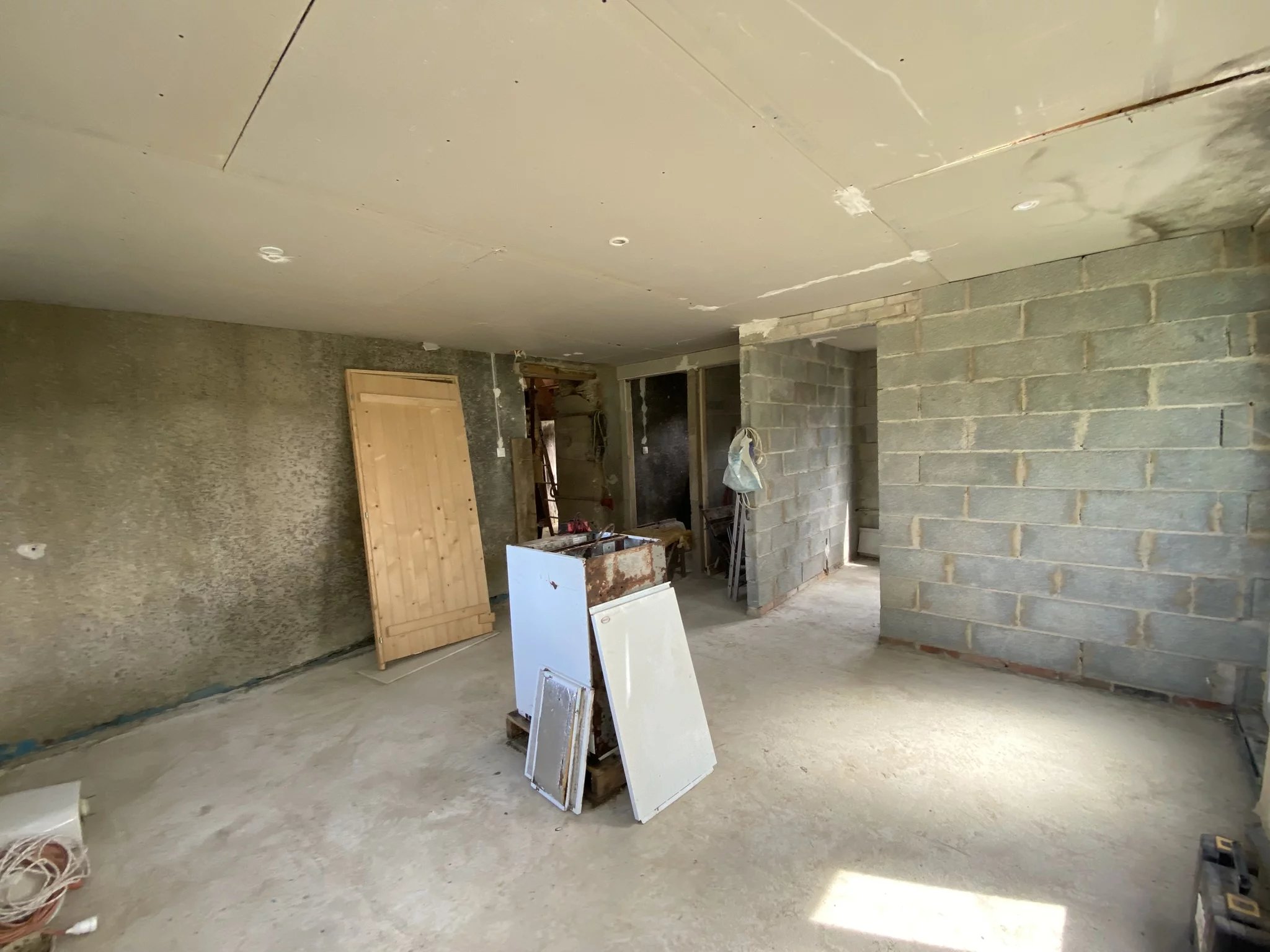 A cute house to finish renovating in a hamlet of Saint Léger Magnazeix, Limousin – France – BVI85585