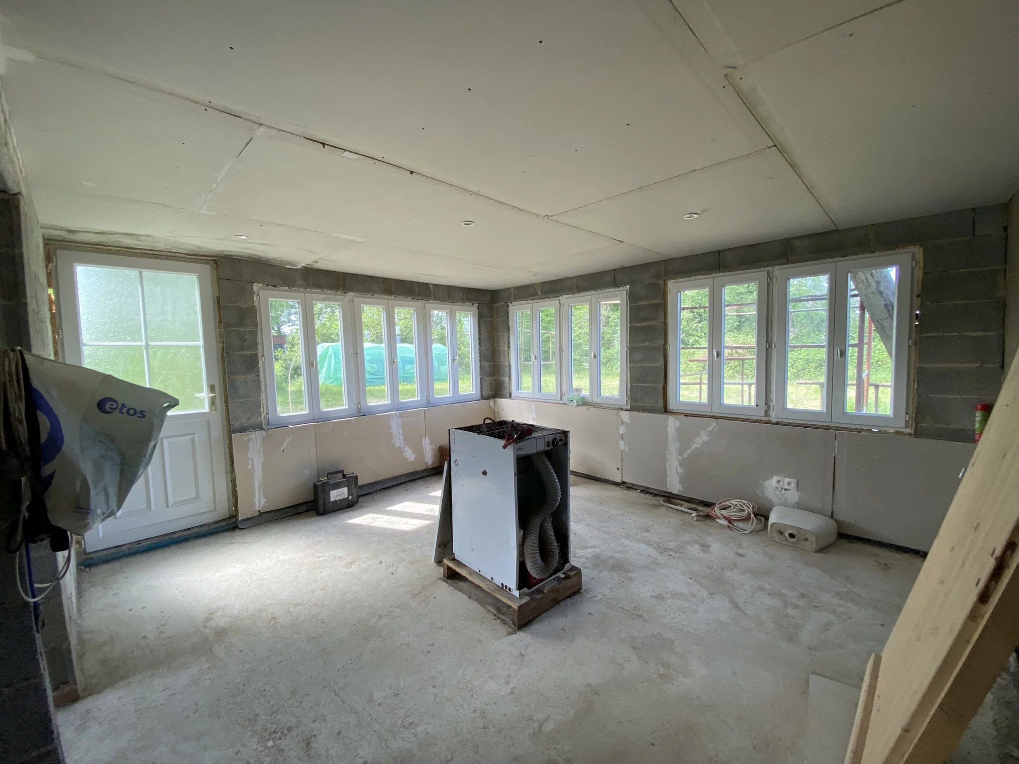 A cute house to finish renovating in a hamlet of Saint Léger Magnazeix, Limousin – France – BVI85585