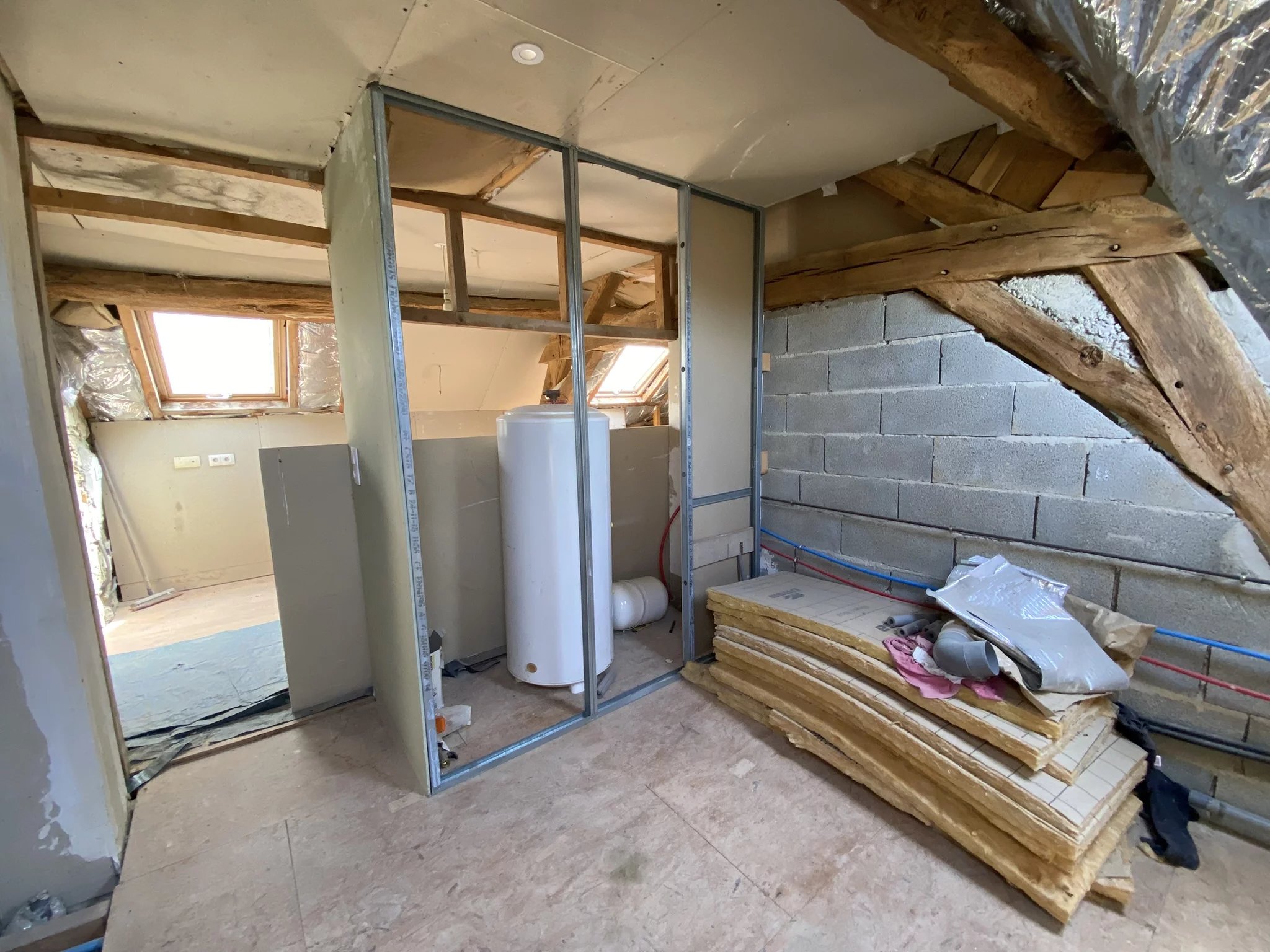 A cute house to finish renovating in a hamlet of Saint Léger Magnazeix, Limousin – France – BVI85585