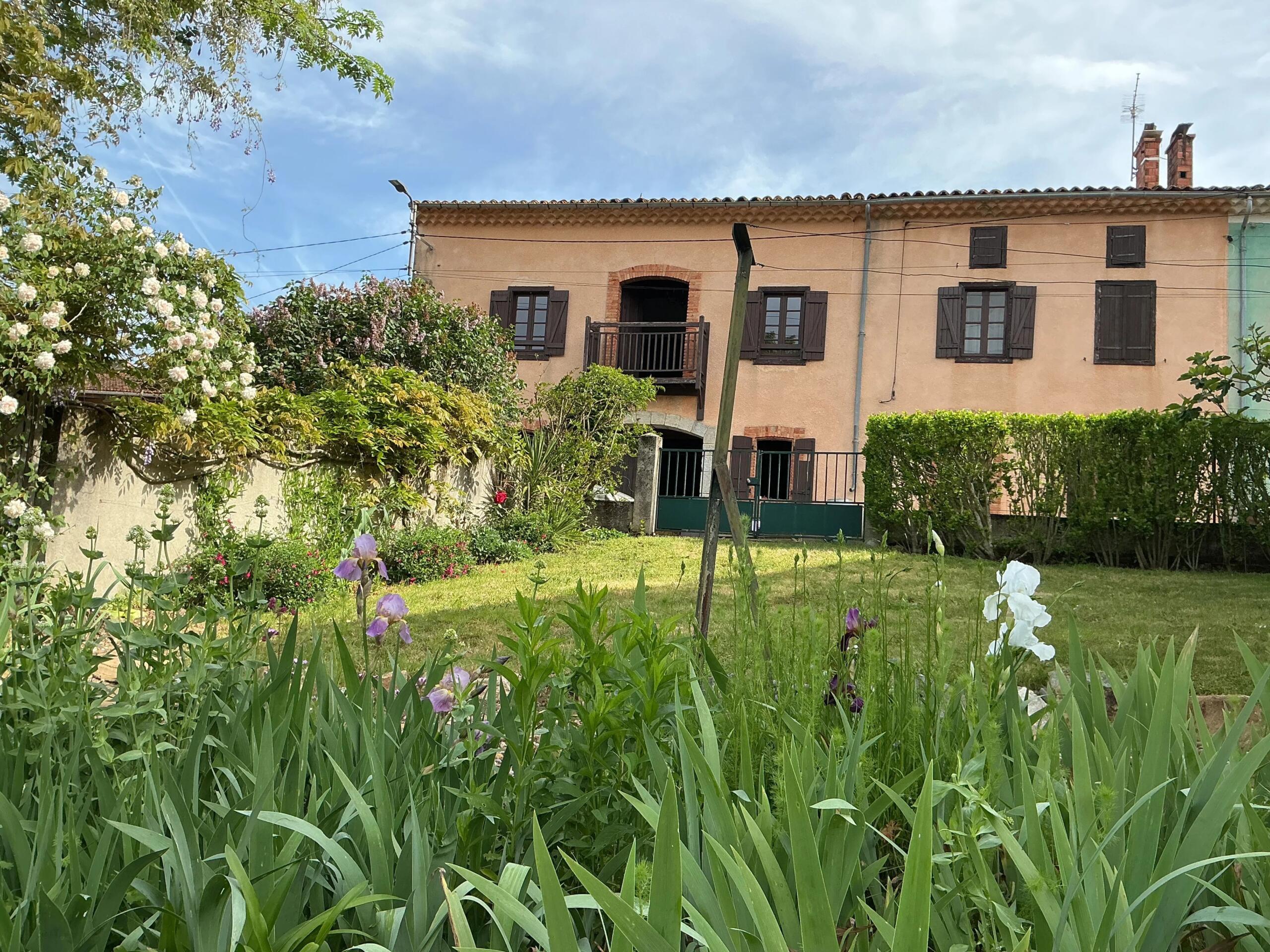 Large characterful countryside retreat with potential to develop, Languedoc-Roussillon – France – BVI85342