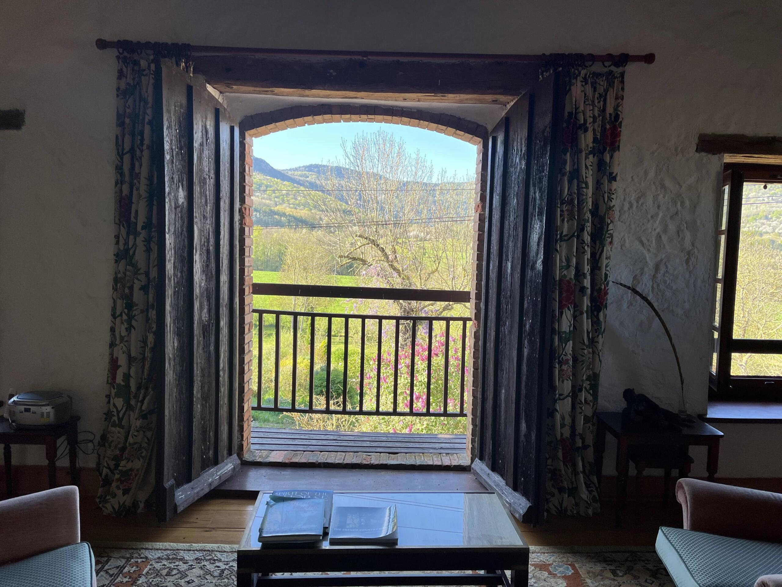Large characterful countryside retreat with potential to develop, Languedoc-Roussillon – France – BVI85342