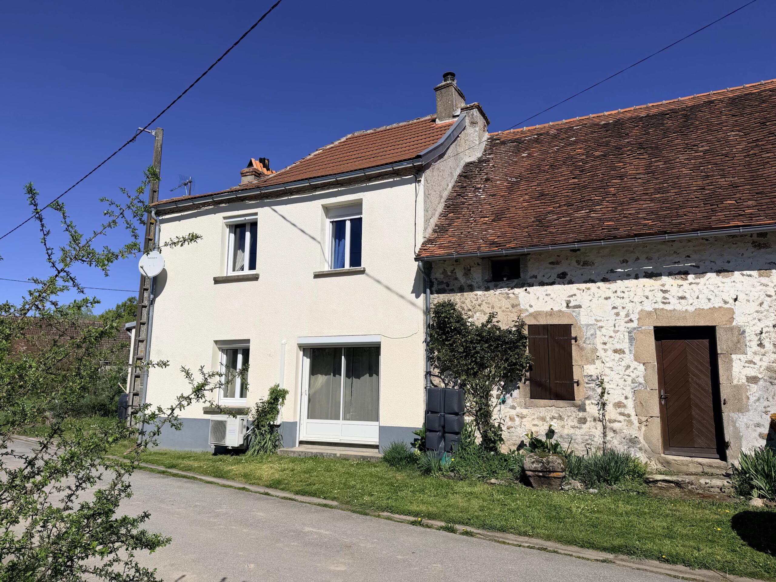 Countryside house with attached guest house, land and paddocks, Limousin – France – BVI84990