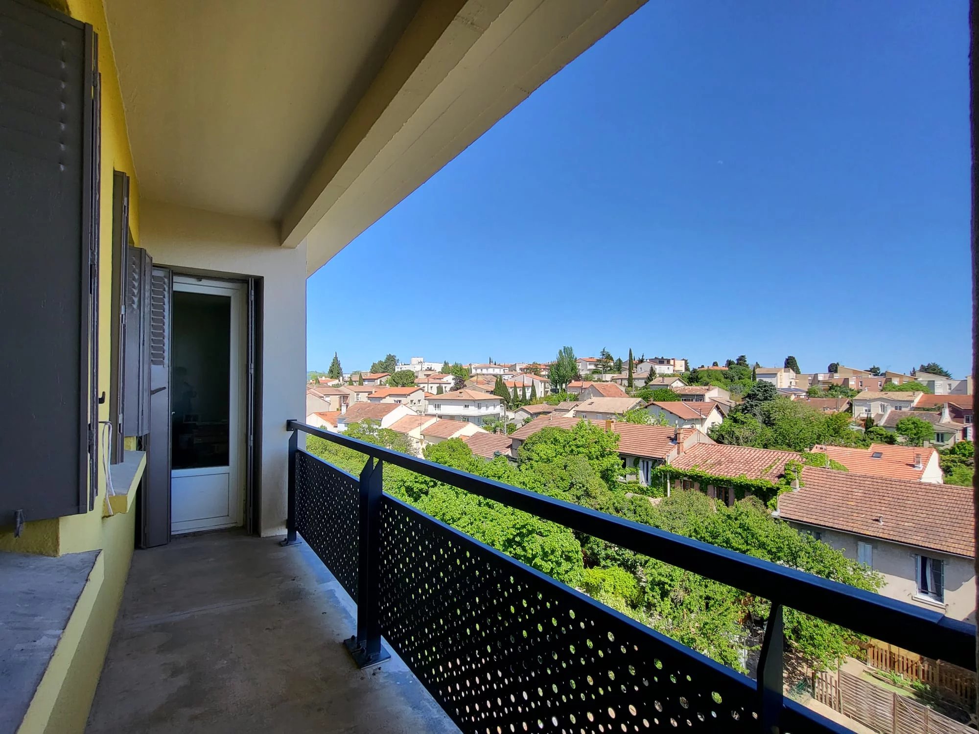 Apartment with stunning views over Carcassonne, Languedoc-Roussillon – France – BVI85260