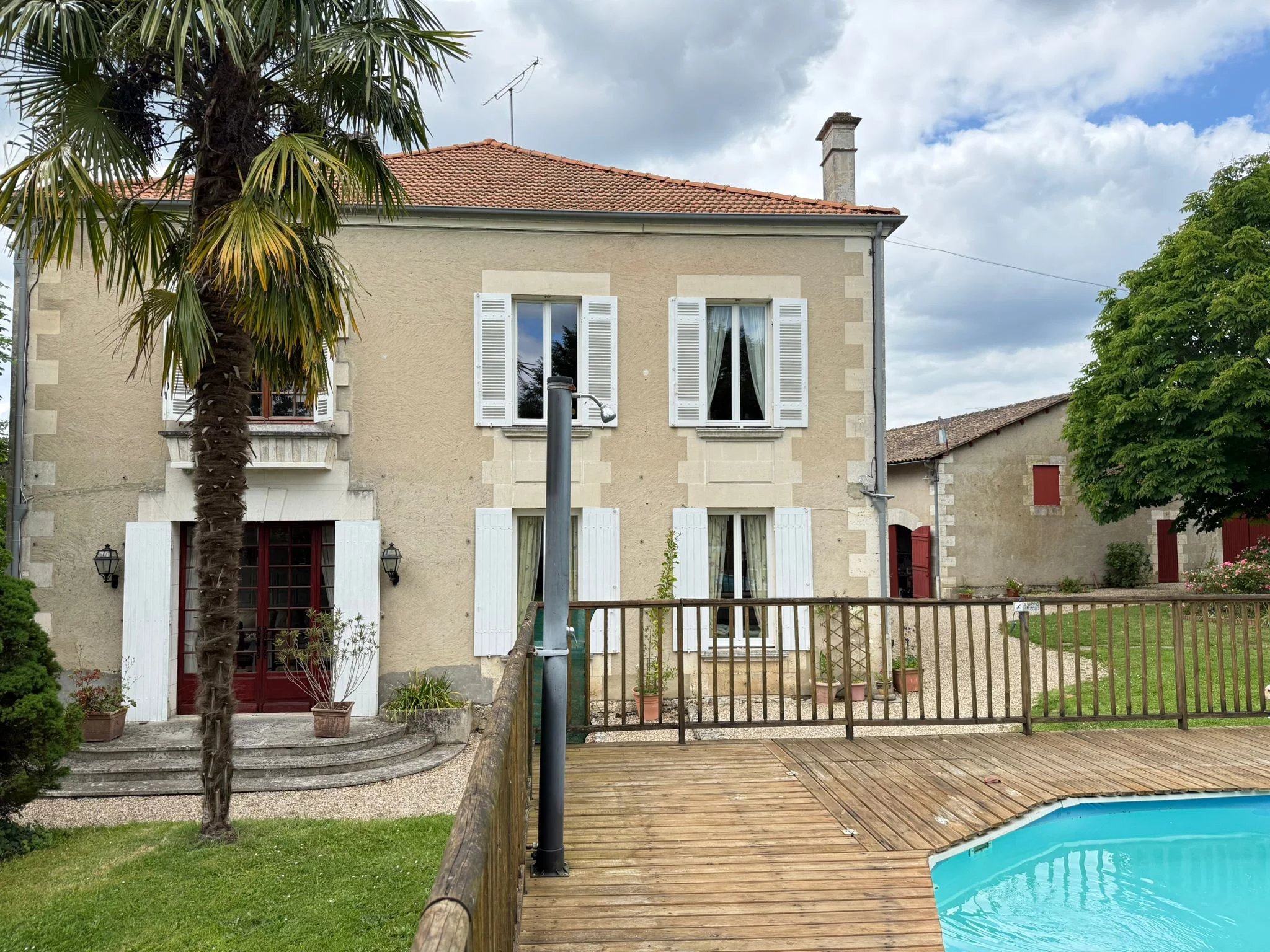 Beautiful 5-bed house in village centre, Poitou-Charentes – France – BVI85674