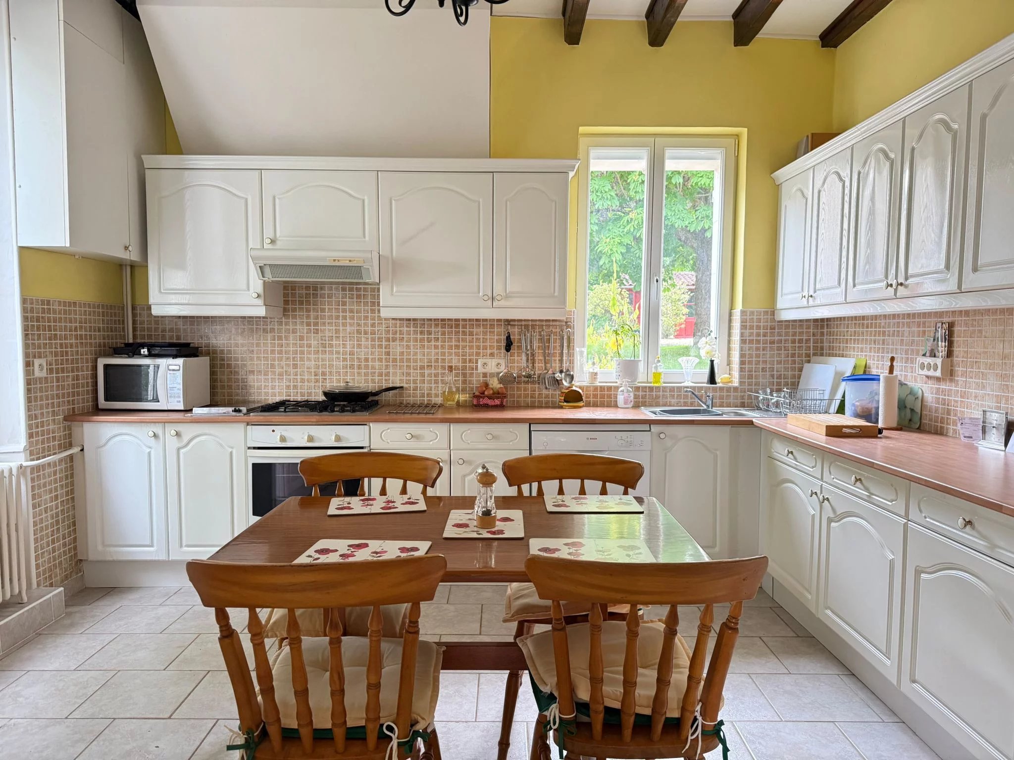 Beautiful 5-bed house in village centre, Poitou-Charentes – France – BVI85674