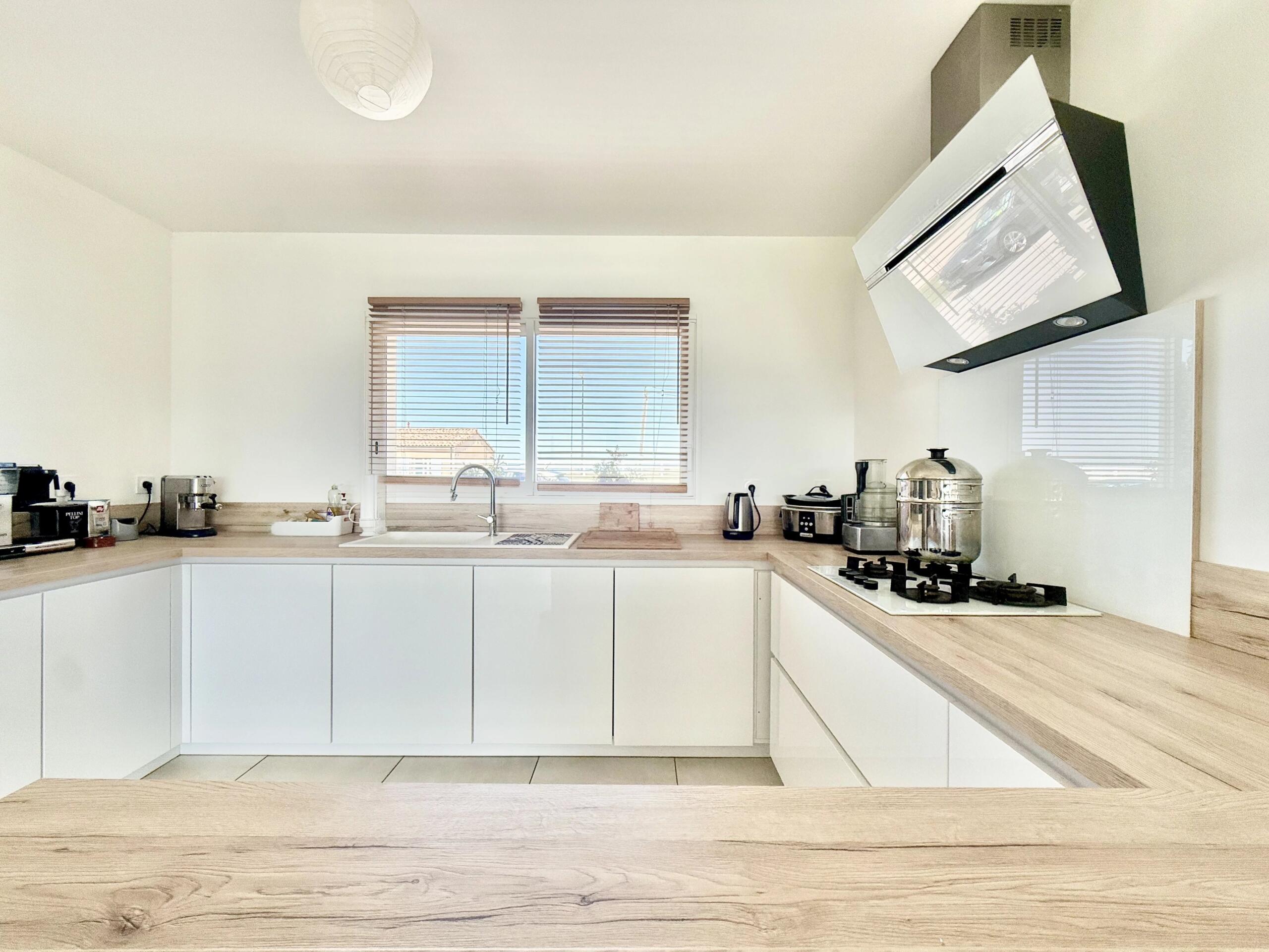 Contemporary Country Living with Panoramic Pyrenees Views, Languedoc-Roussillon – France – BVI85680