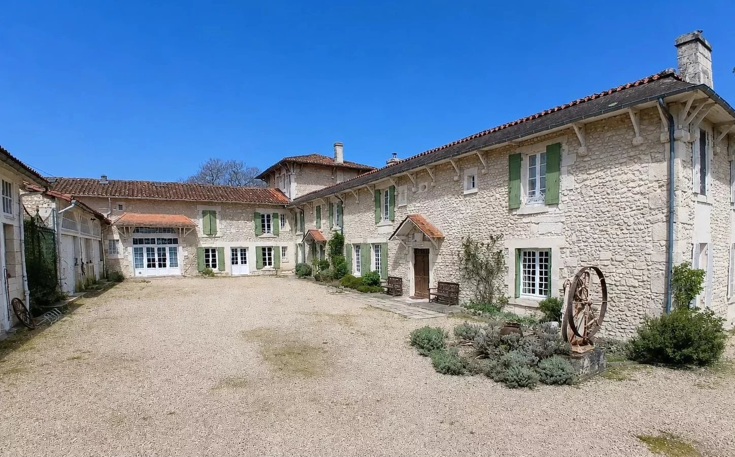 Grand manor house estate with guest houses, swimming pool and fabulous views, Poitou-Charentes – France – BVI85800
