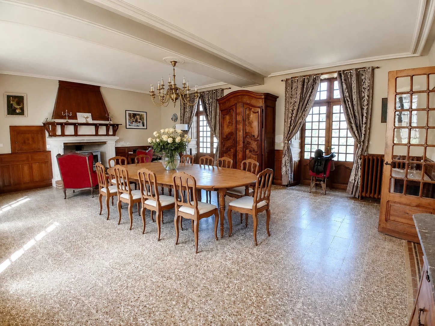 Grand manor house estate with guest houses, swimming pool and fabulous views, Poitou-Charentes – France – BVI85800