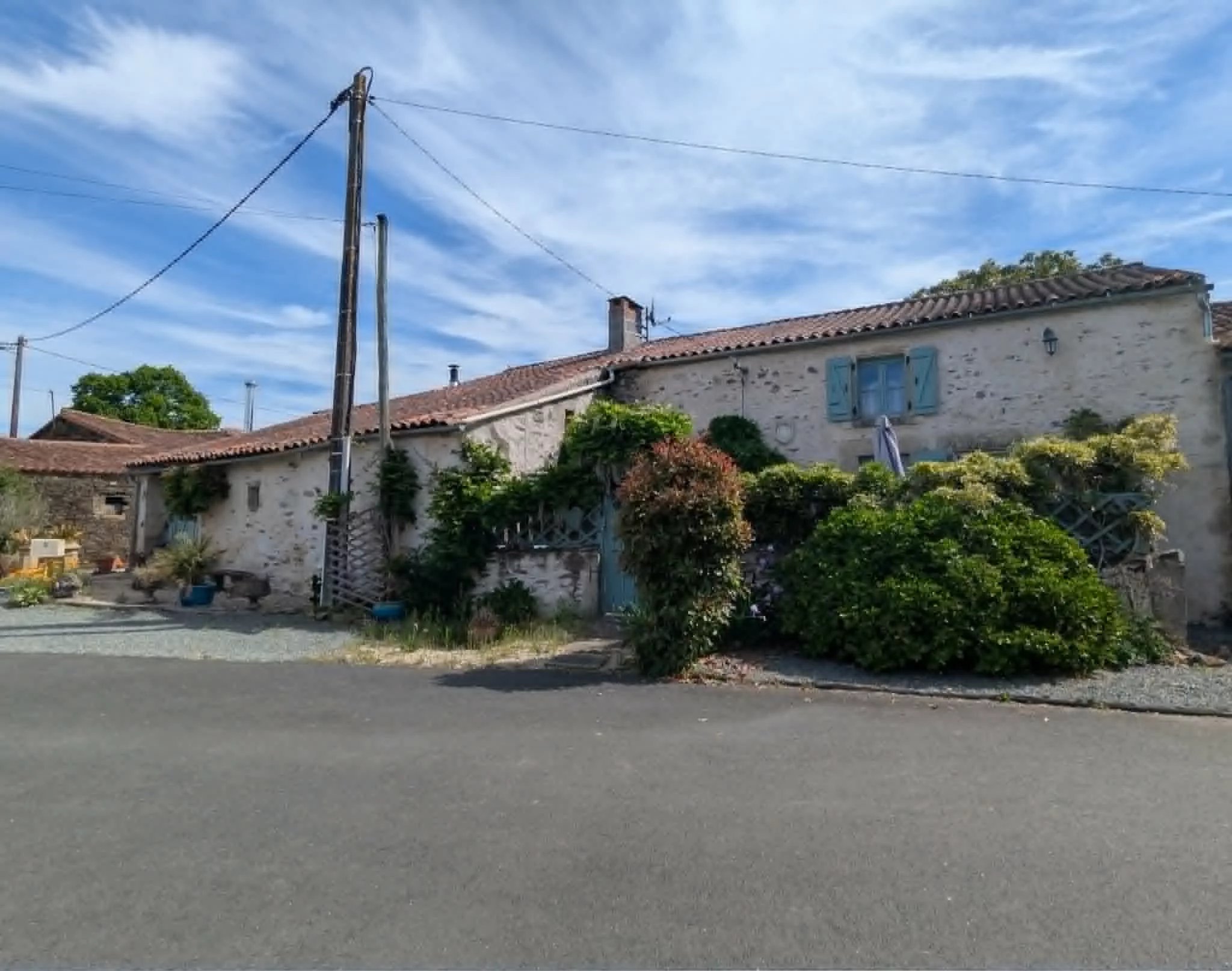 Spacious, characterful house with gite potential in Vouvant, Pays de la Loire – France – BVI80946