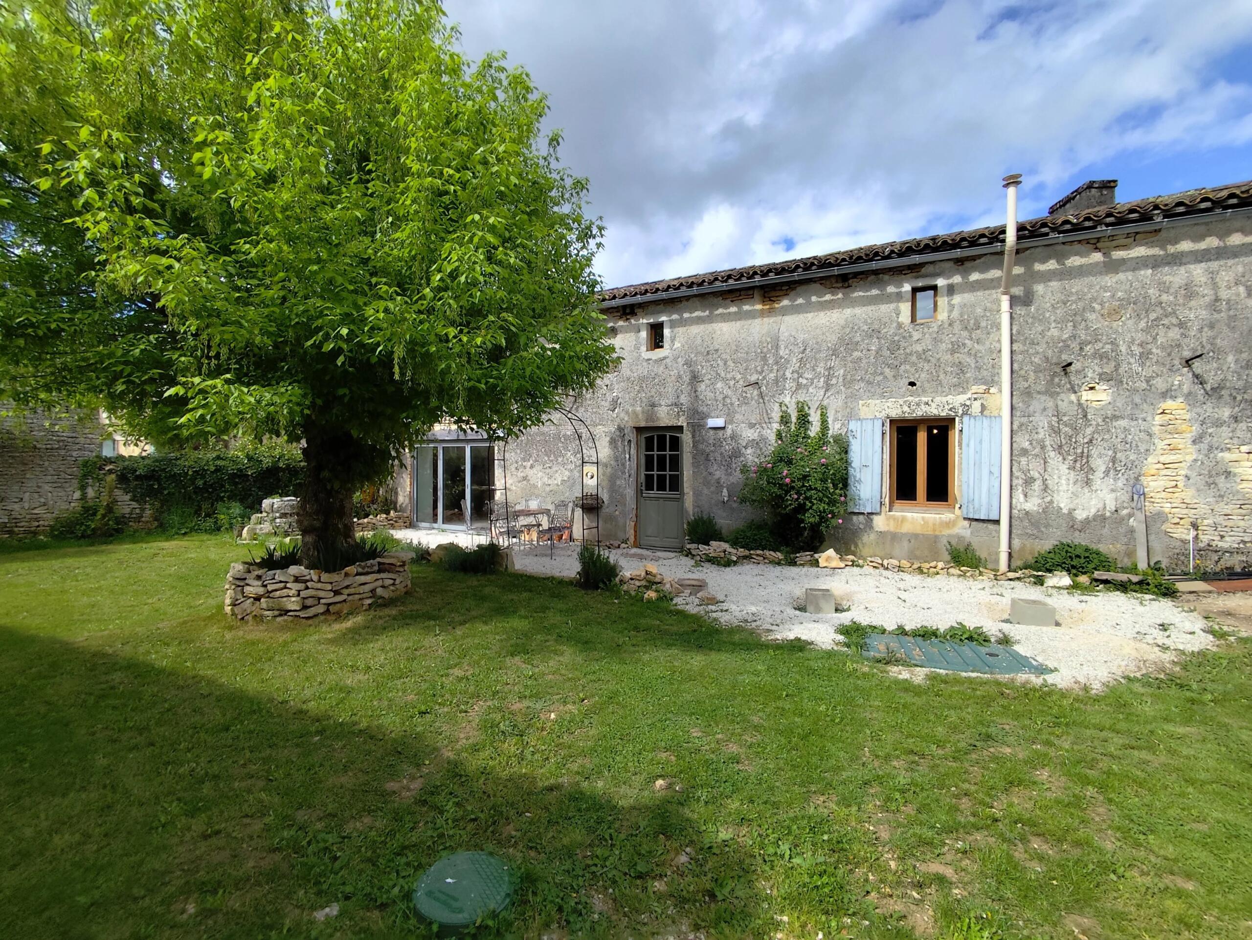 Charming 3 bedroom village house with 1 bedroom guest house, Poitou-Charentes – France – BVI74065