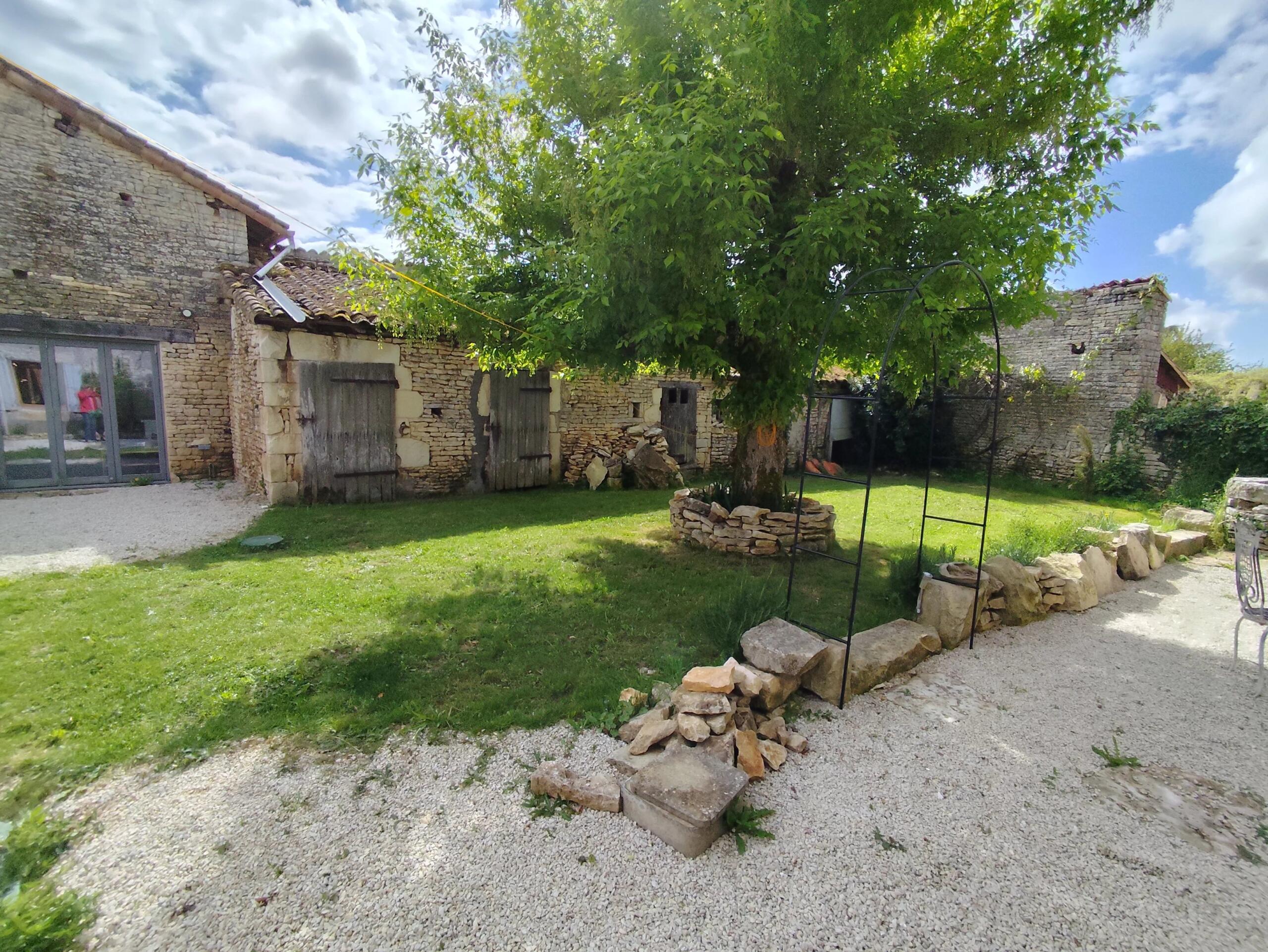 Charming 3 bedroom village house with 1 bedroom guest house, Poitou-Charentes – France – BVI74065