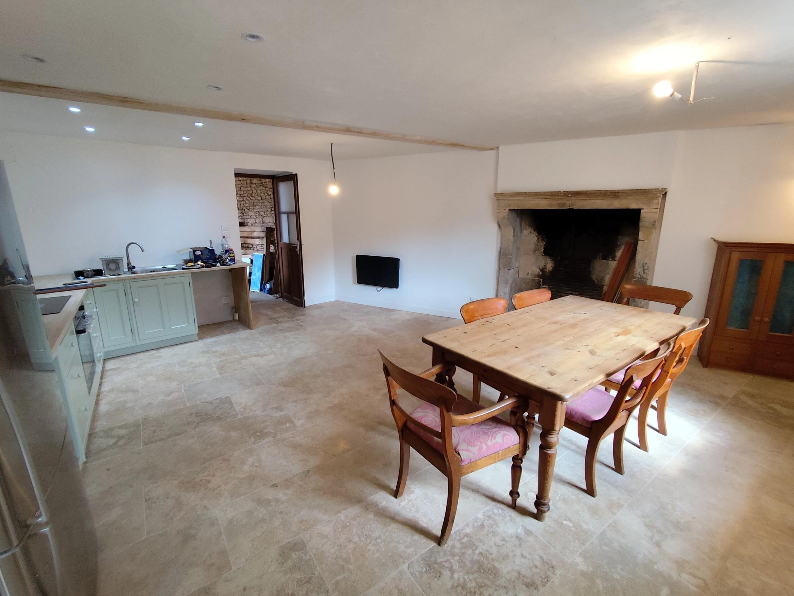Charming 3 bedroom village house with 1 bedroom guest house, Poitou-Charentes – France – BVI74065
