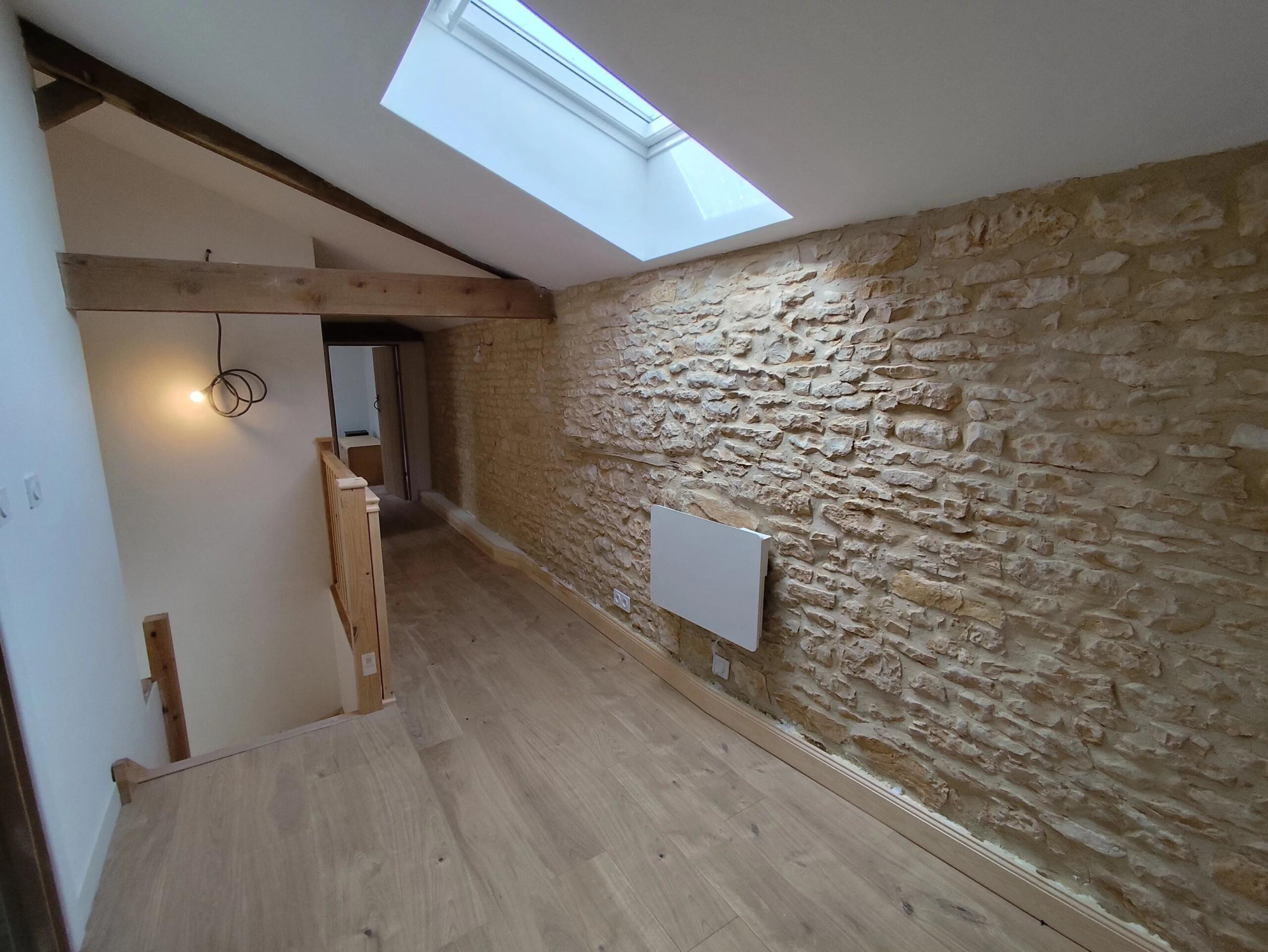 Charming 3 bedroom village house with 1 bedroom guest house, Poitou-Charentes – France – BVI74065