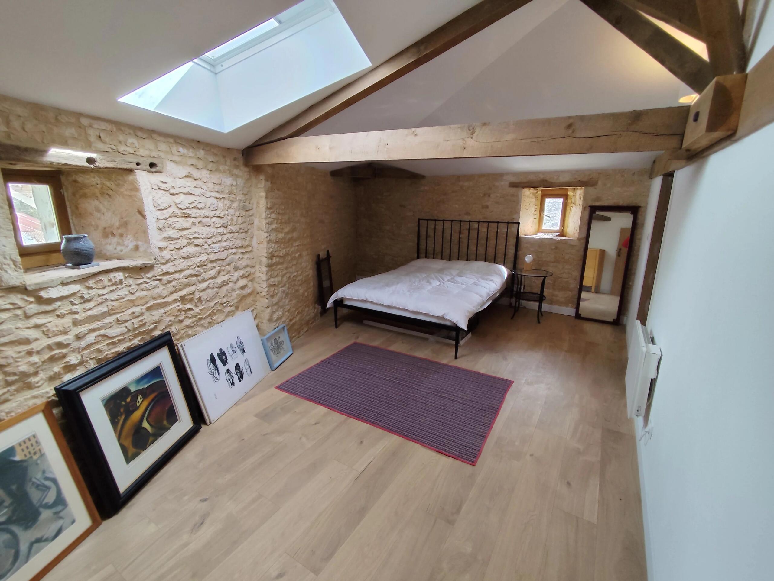 Charming 3 bedroom village house with 1 bedroom guest house, Poitou-Charentes – France – BVI74065