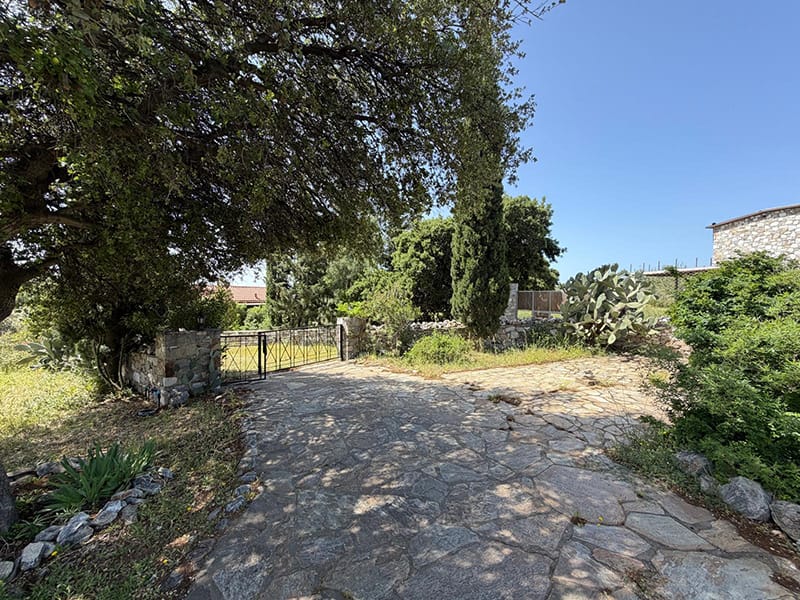 In a rural setting on a large plot, a traditional style Villa near Kusadasi – TC1994