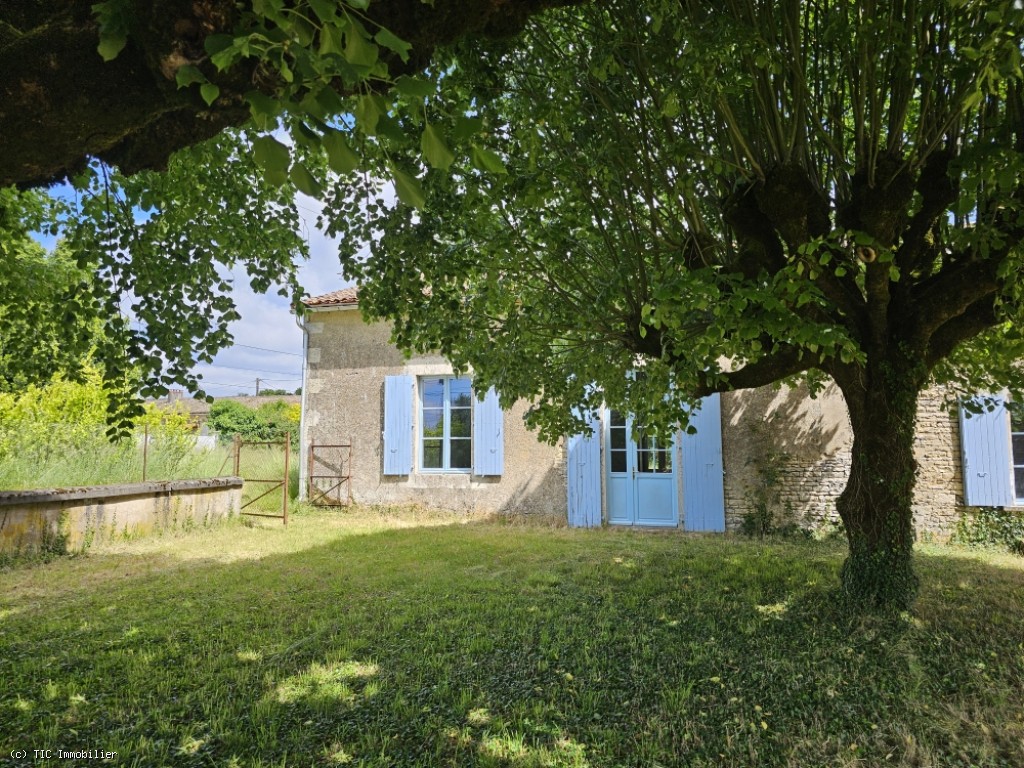 House in Chaunay, France – r7500