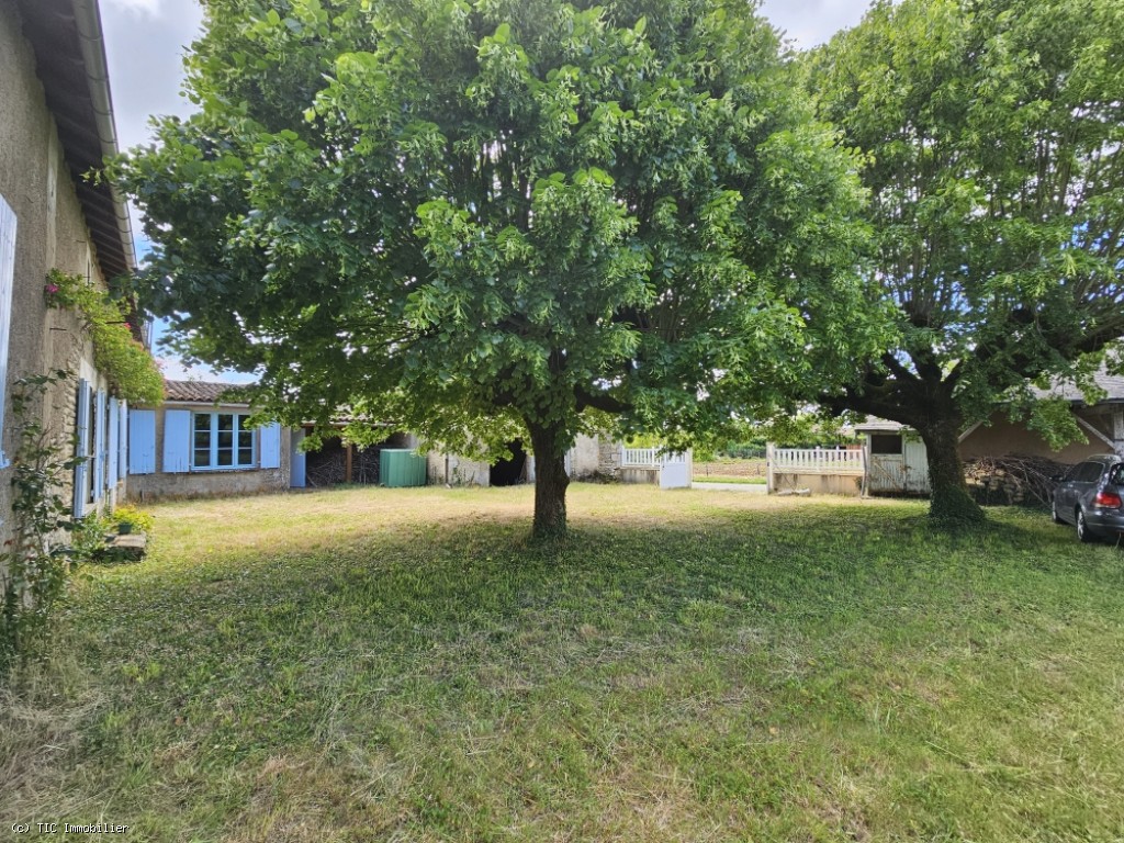 House in Chaunay, France – r7500