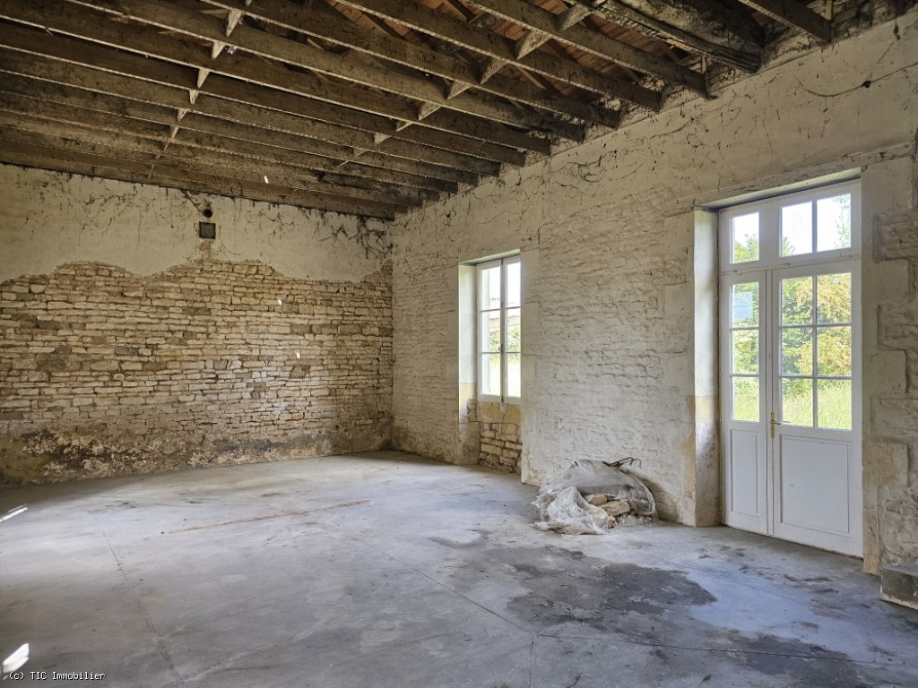 House in Chaunay, France – r7500