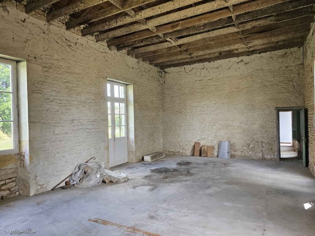 House in Chaunay, France – r7500