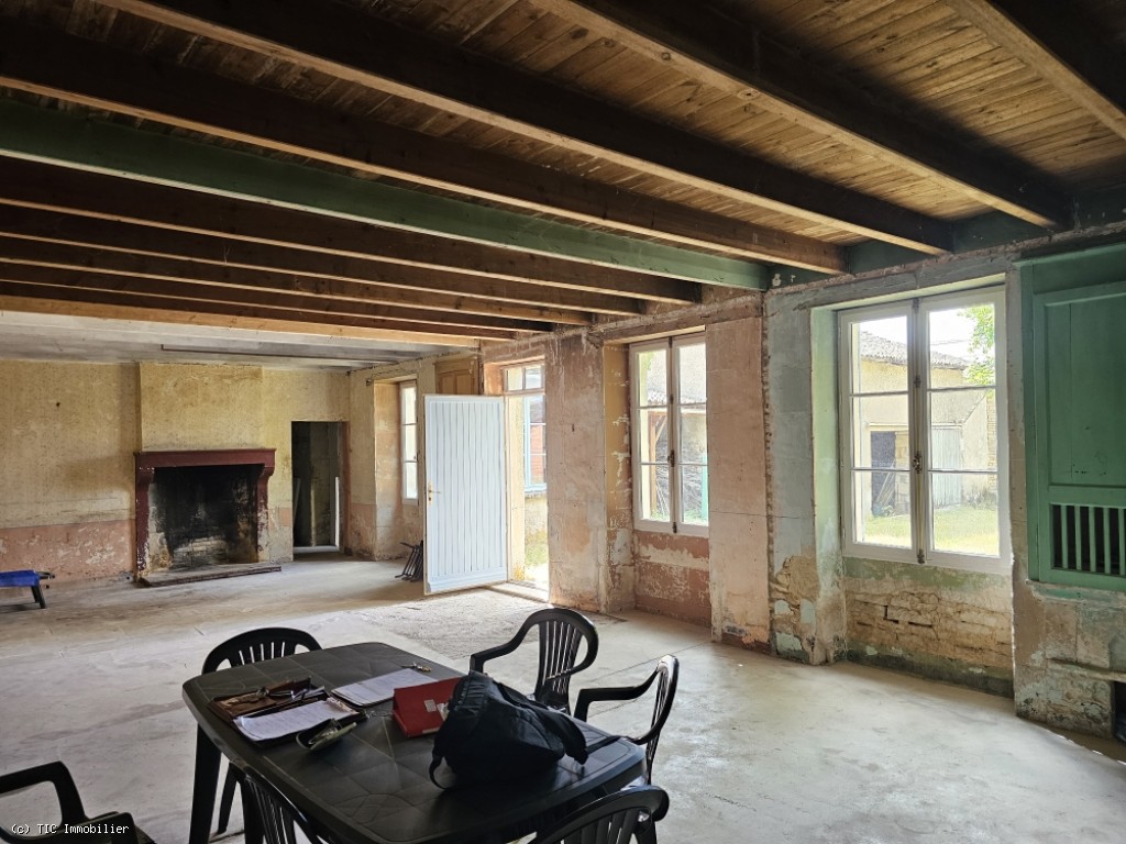 House in Chaunay, France – r7500