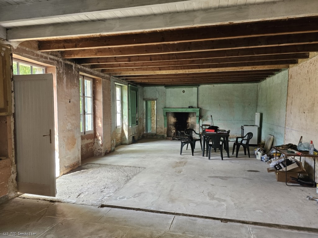 House in Chaunay, France – r7500