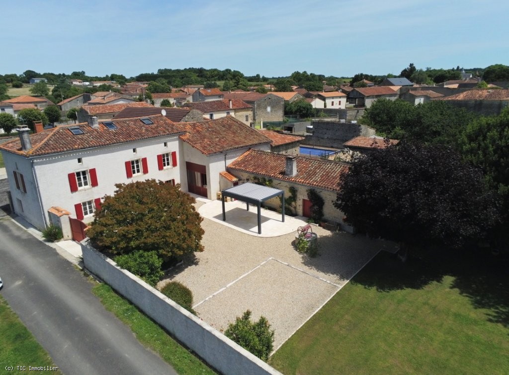 4 bedroom House in Aigre, France – r7492