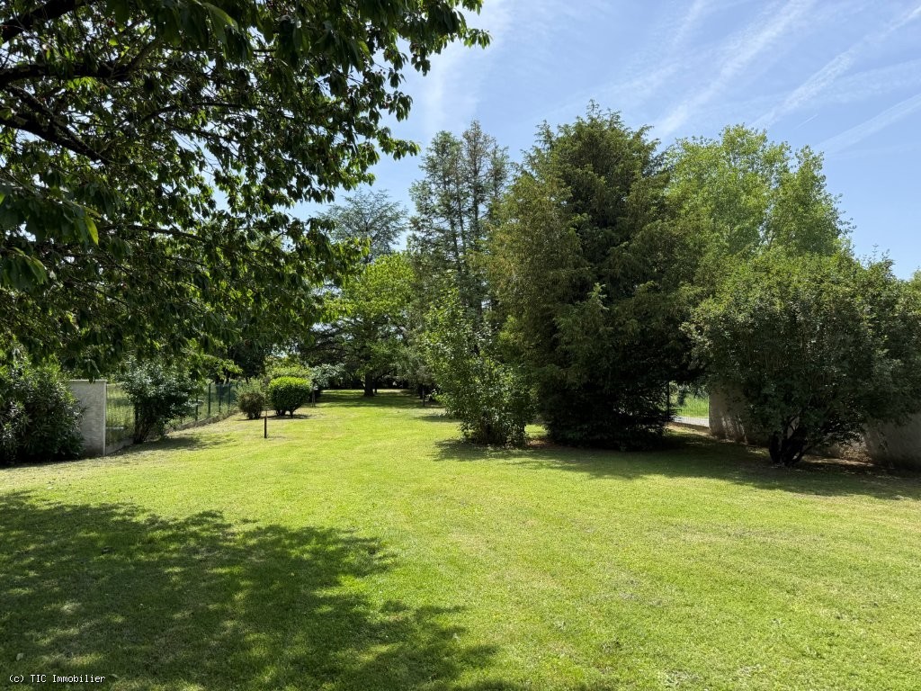 4 bedroom House in Aigre, France – r7492