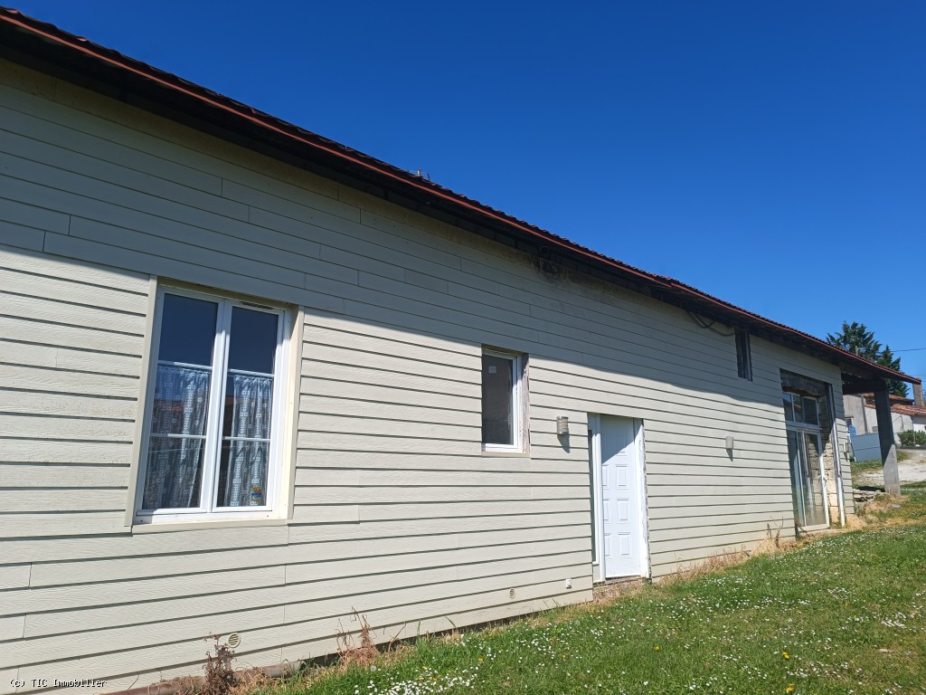 3 bedroom House in Aunac, France – r7486